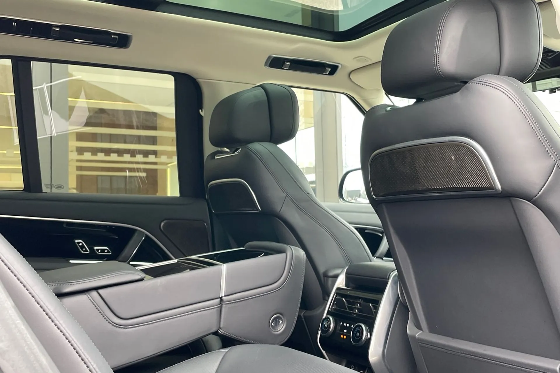 LAND ROVER RANGE ROVER thumbnail image number 38