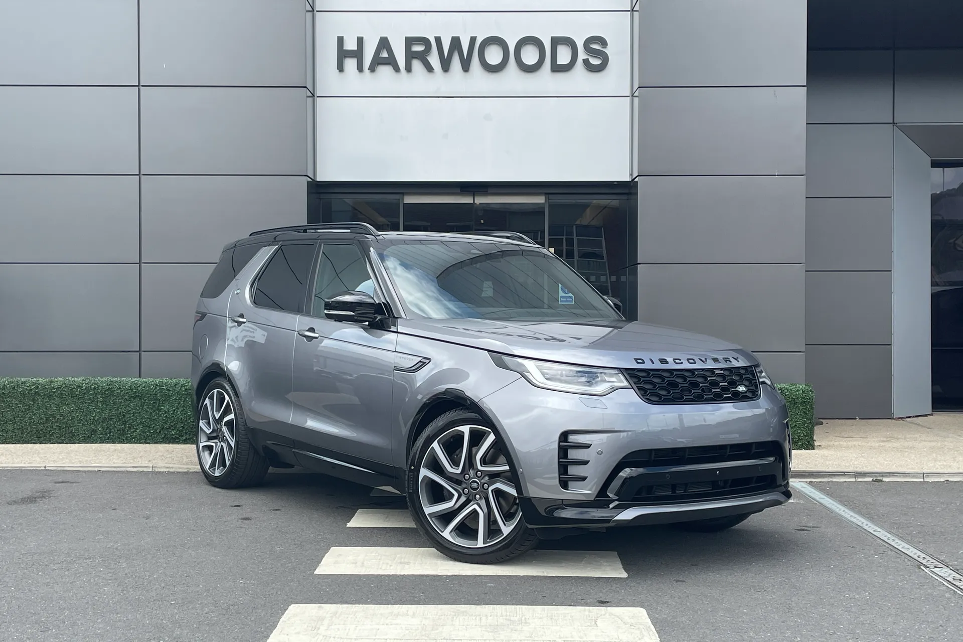 LAND ROVER DISCOVERY focused image