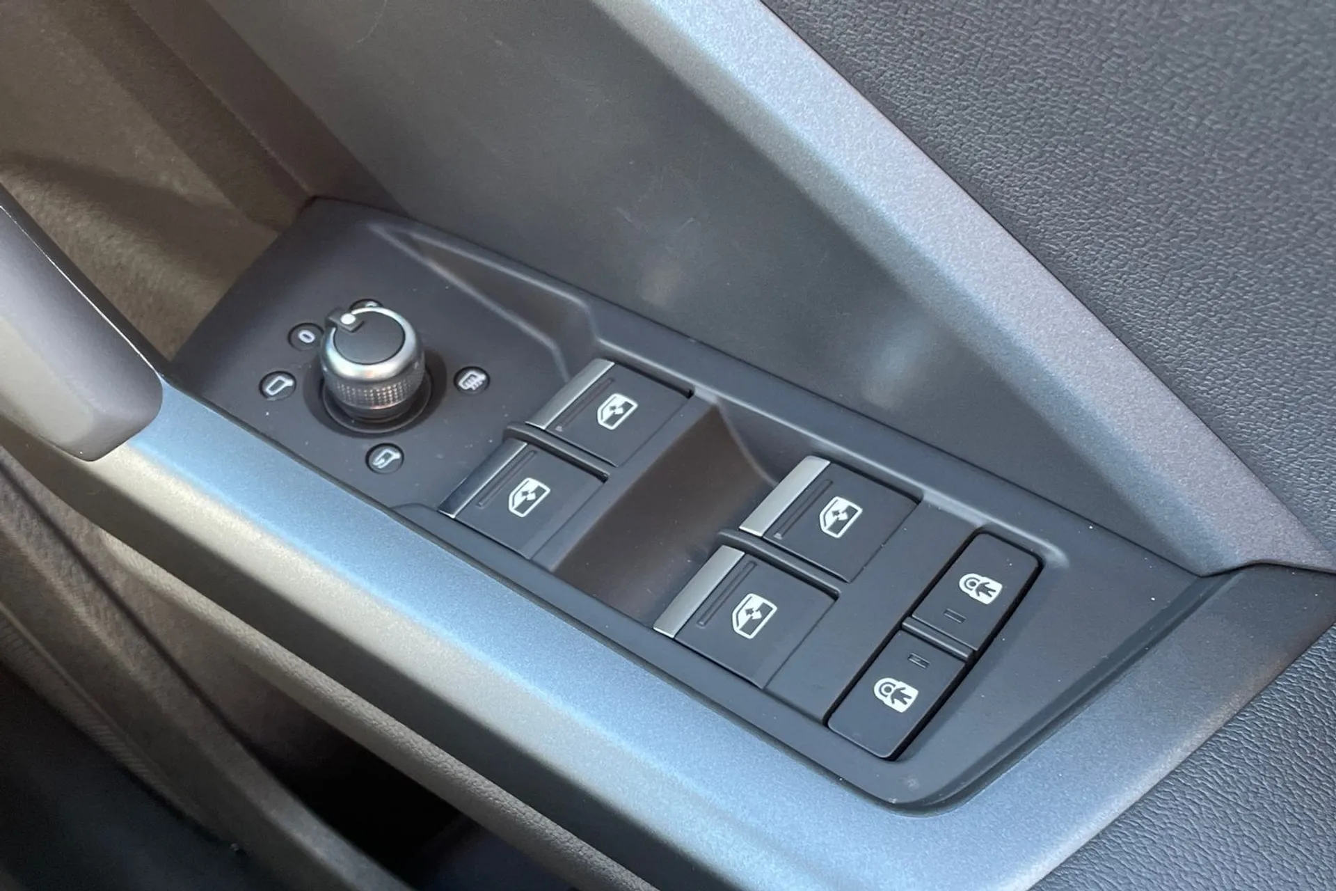 Audi Q3 thumbnail image number 38