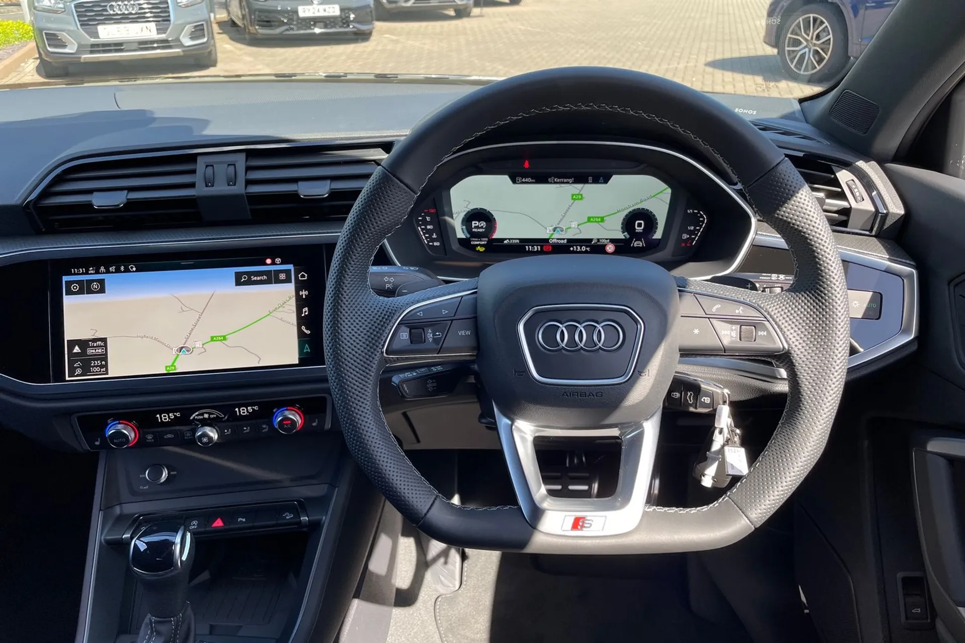 Audi Q3 thumbnail image number 32
