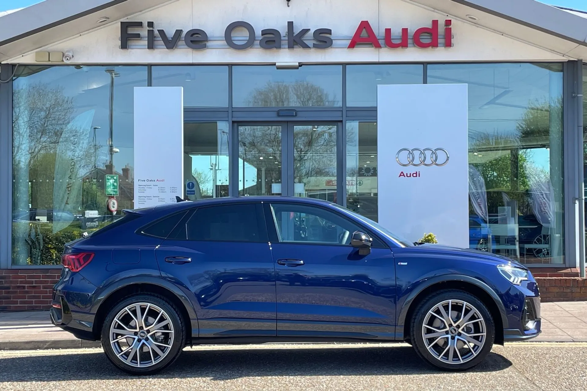 Audi Q3 thumbnail image number 2