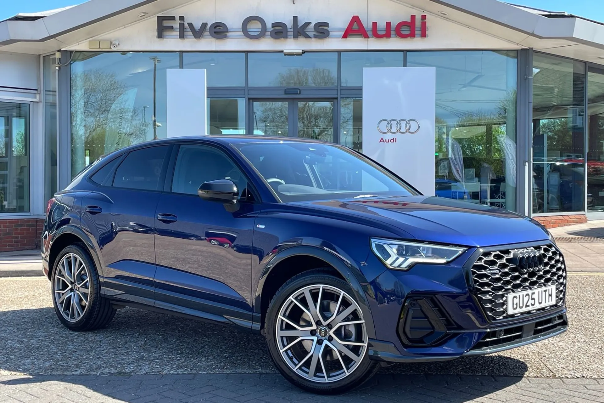 Audi Q3 focused image