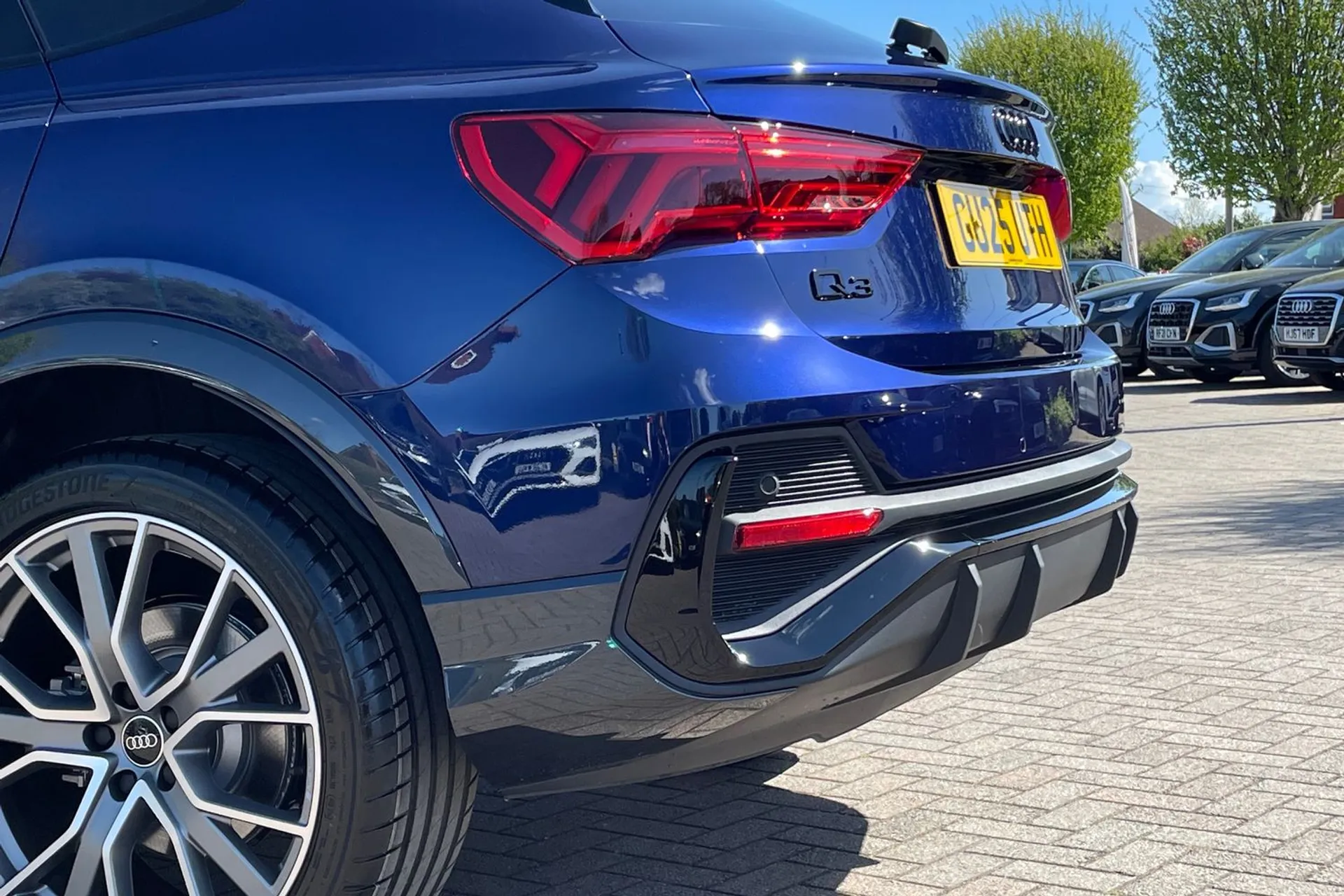 Audi Q3 thumbnail image number 15