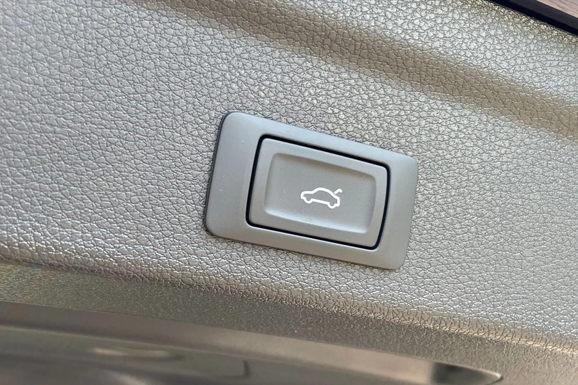 Audi Q3 thumbnail image number 18
