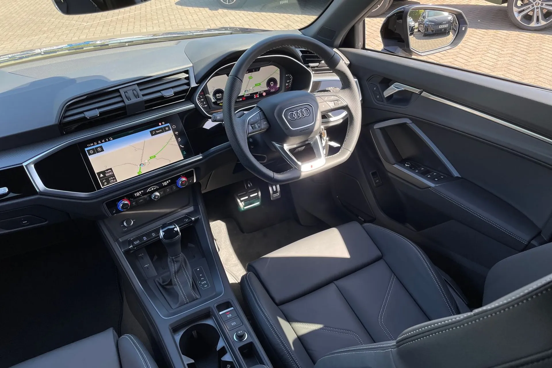 Audi Q3 thumbnail image number 31