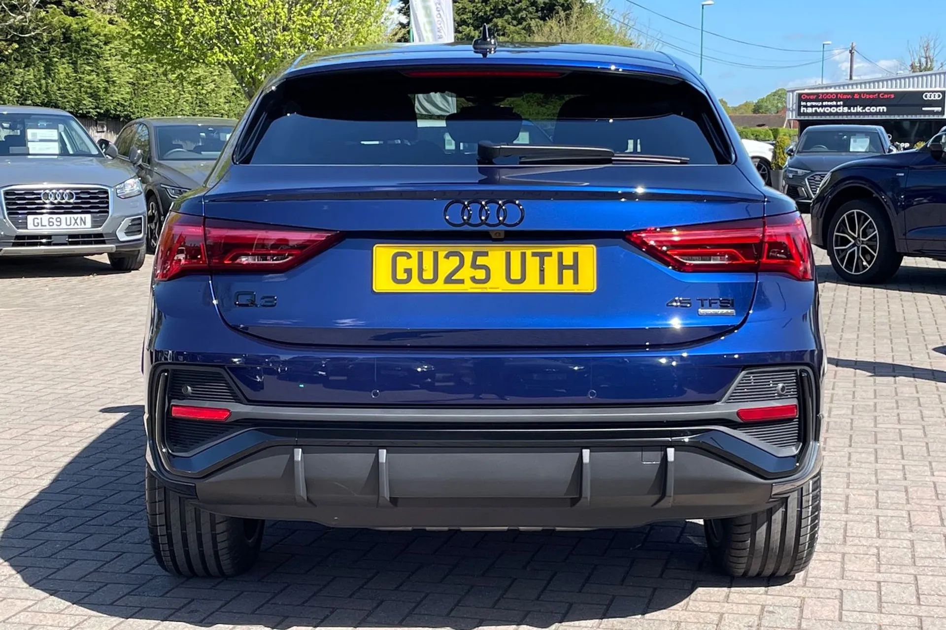Audi Q3 thumbnail image number 8