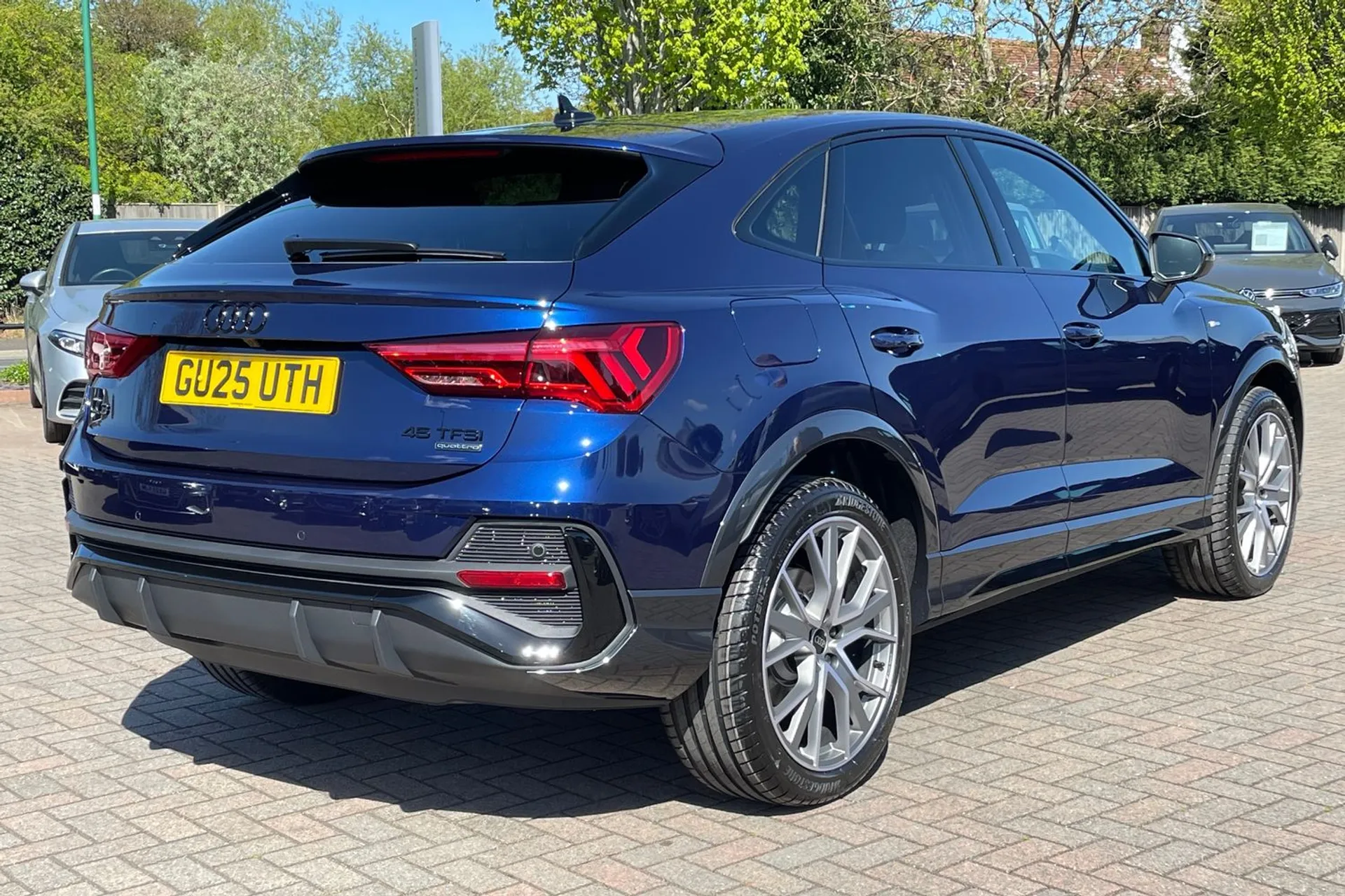 Audi Q3 thumbnail image number 7