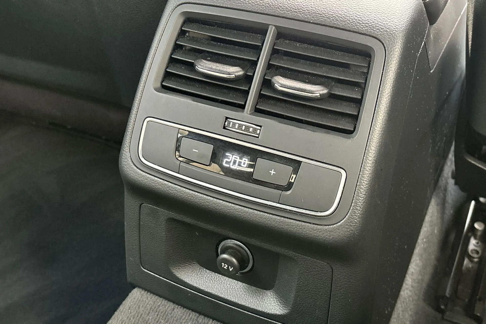 Audi A4 thumbnail image number 47
