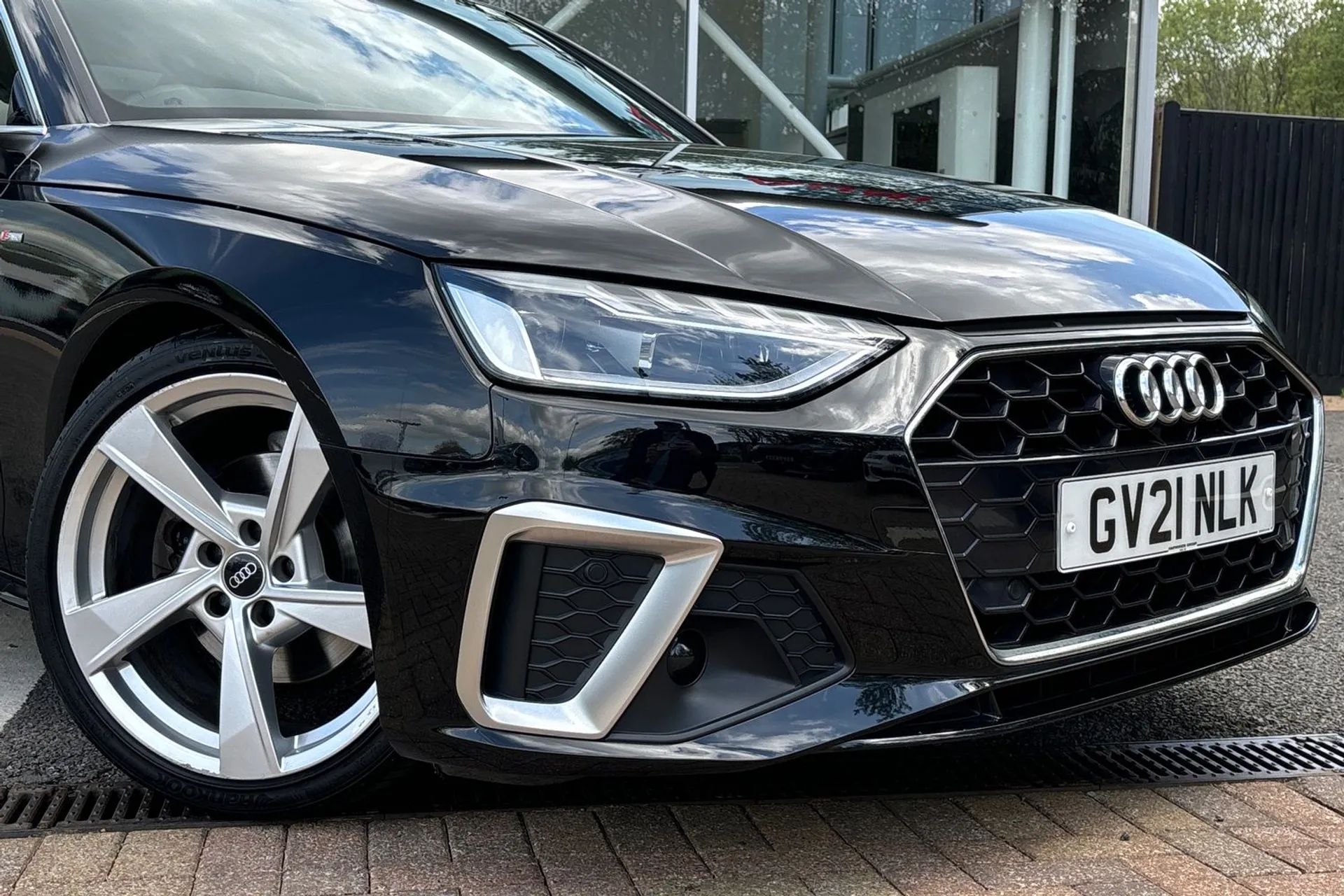 Audi A4 thumbnail image number 6