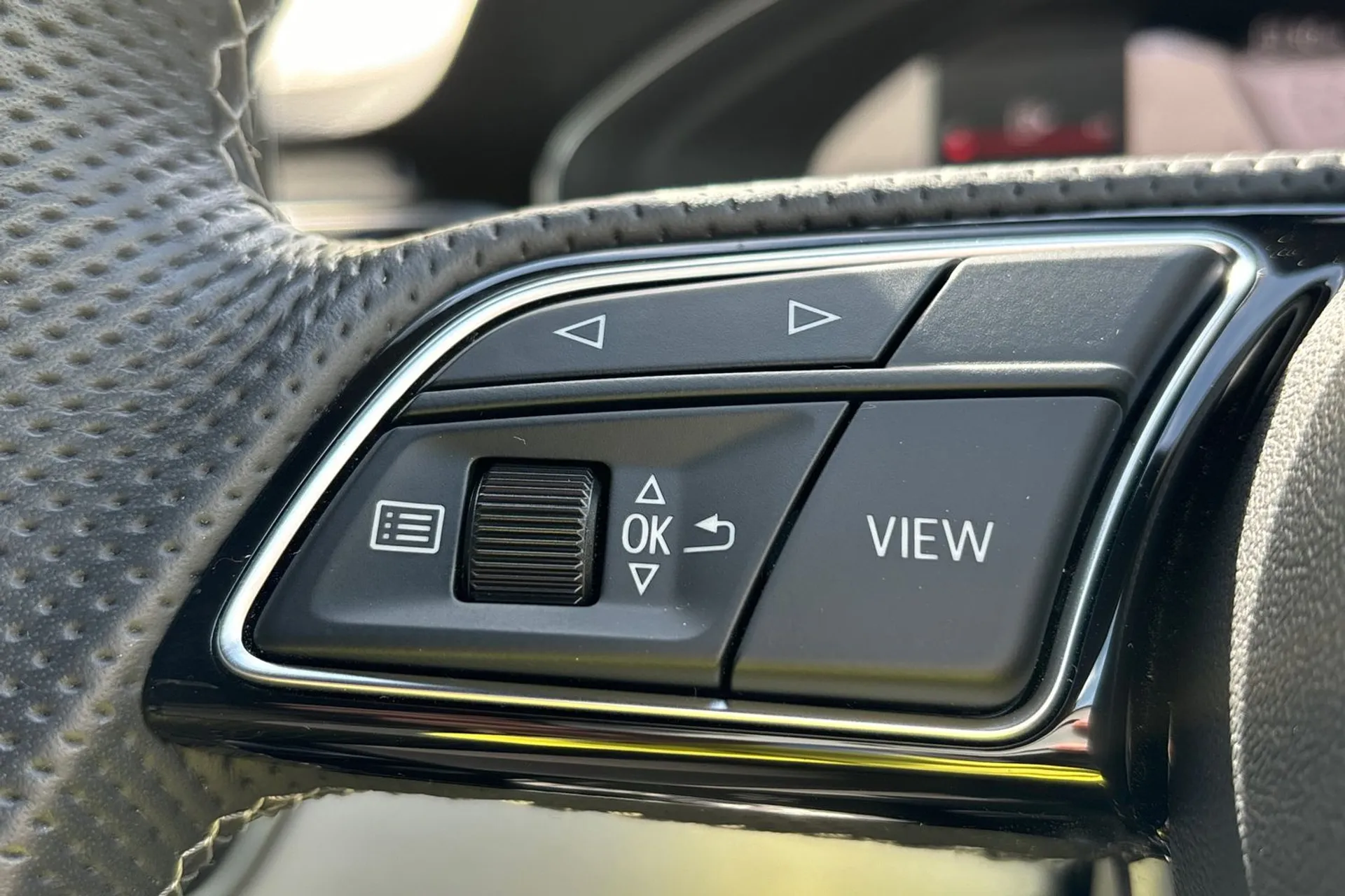 Audi A4 thumbnail image number 37