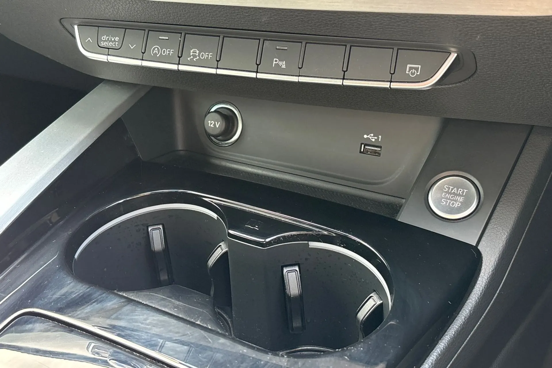 Audi A4 thumbnail image number 43