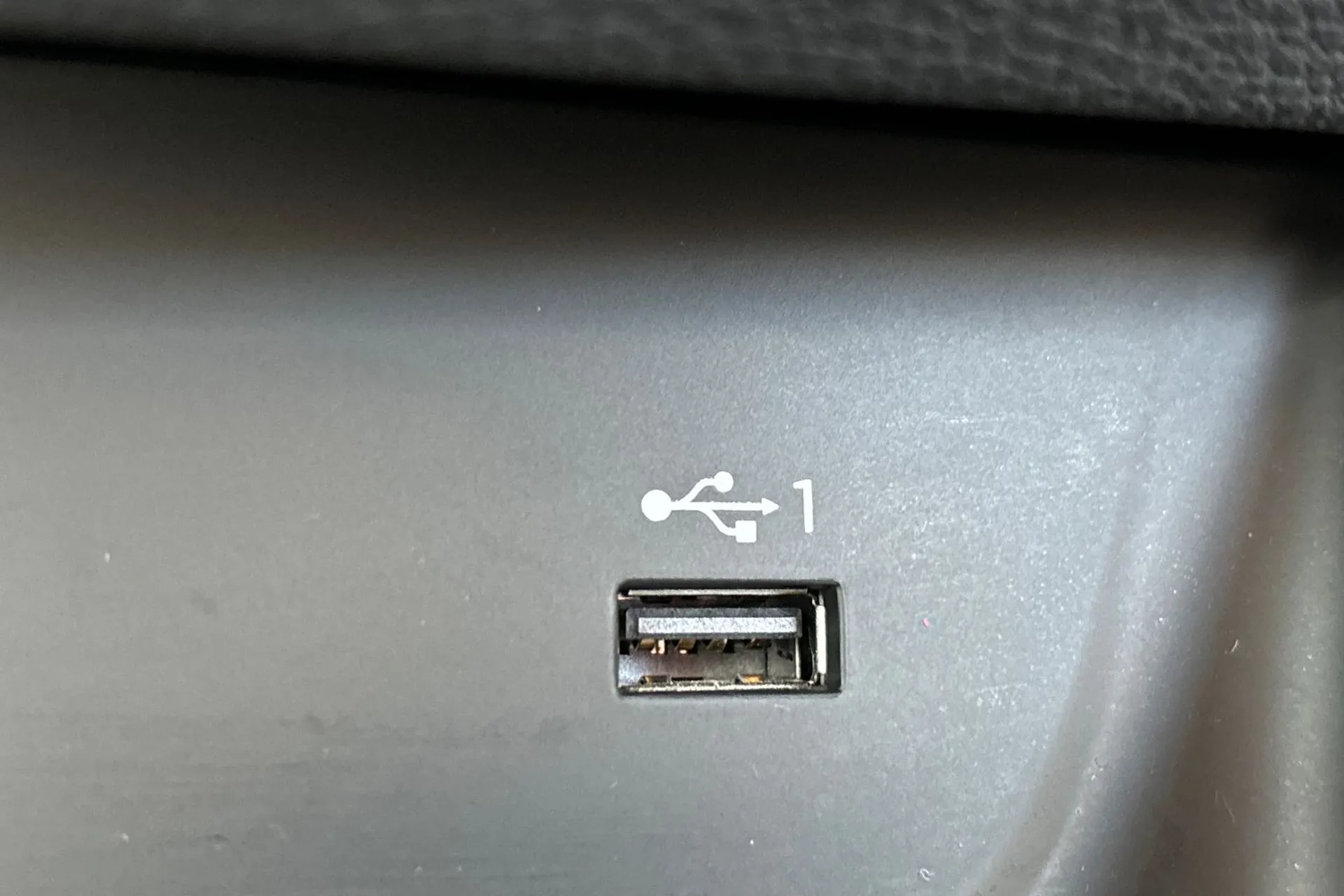 Audi A4 thumbnail image number 44