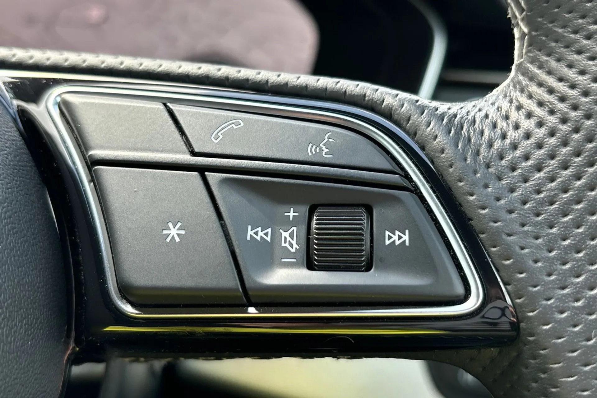 Audi A4 thumbnail image number 38