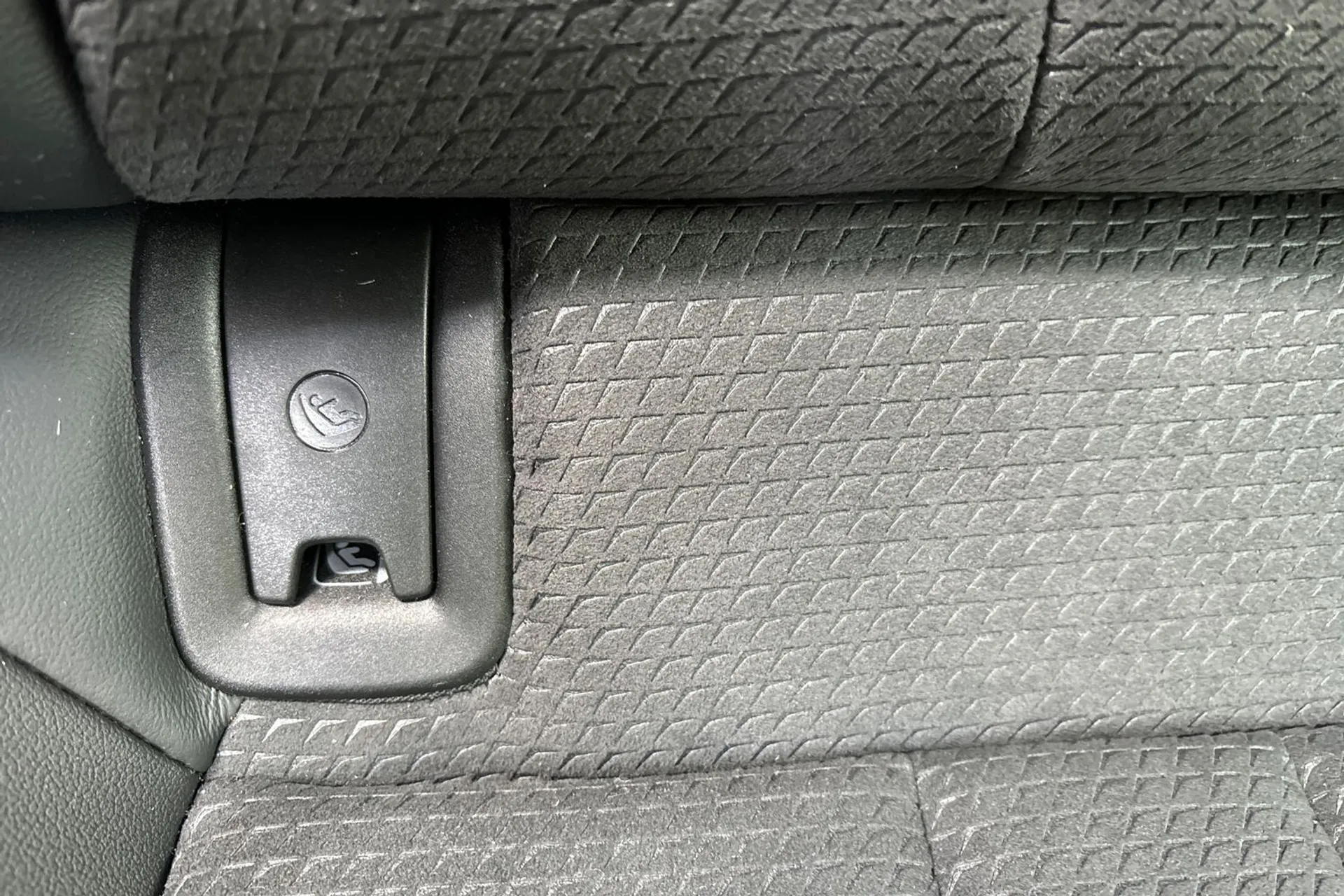 Audi A4 thumbnail image number 24