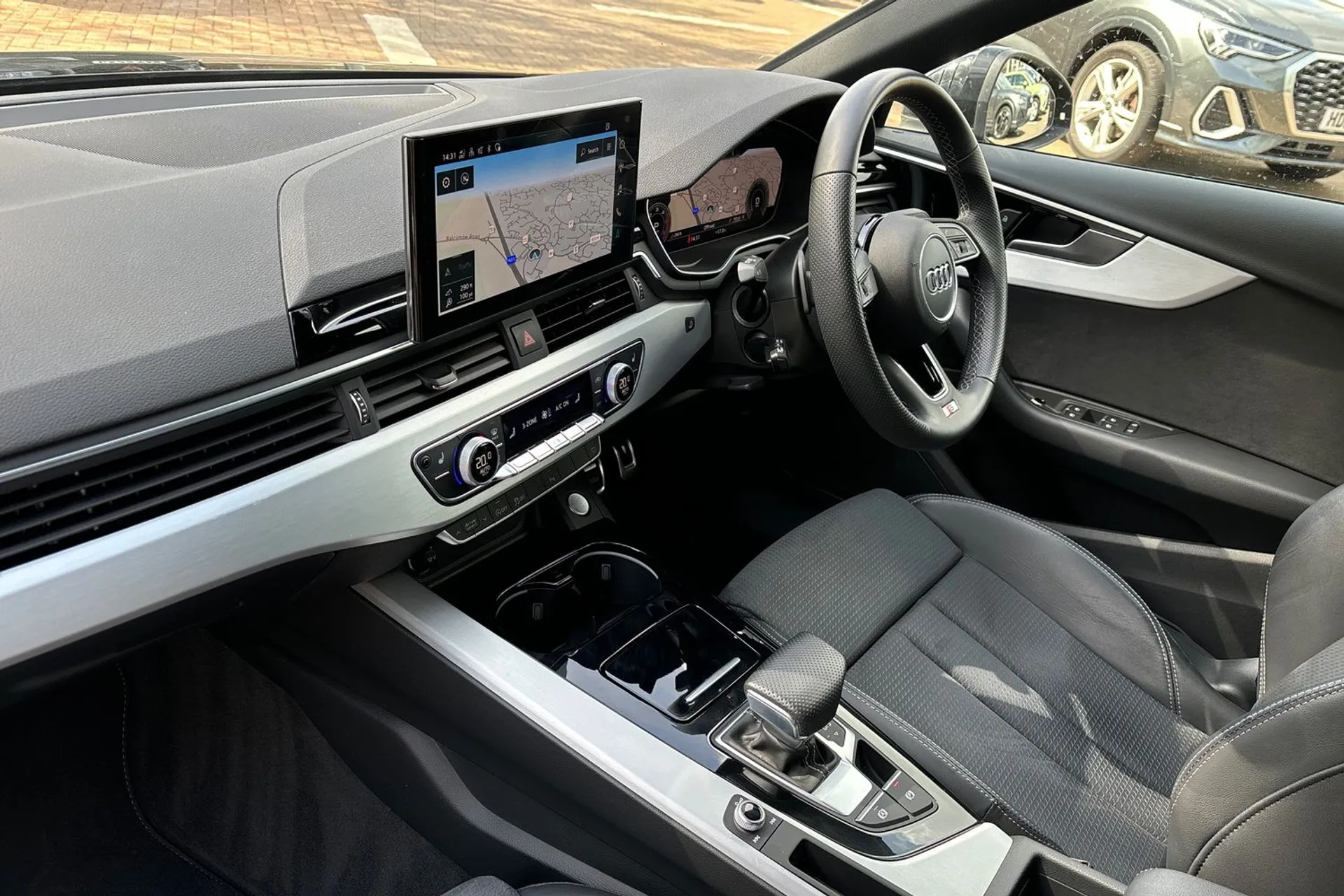 Audi A4 thumbnail image number 27