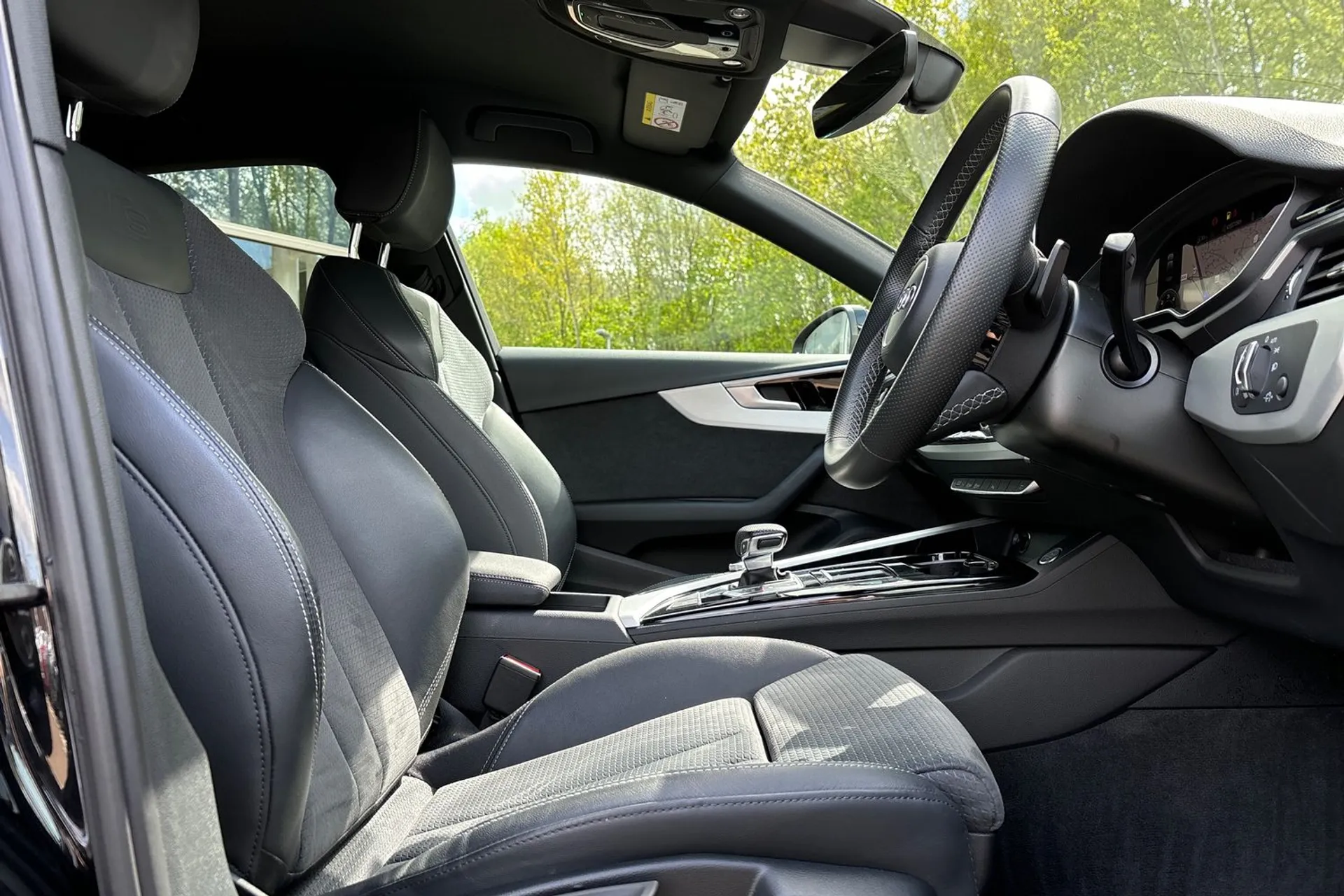 Audi A4 thumbnail image number 25