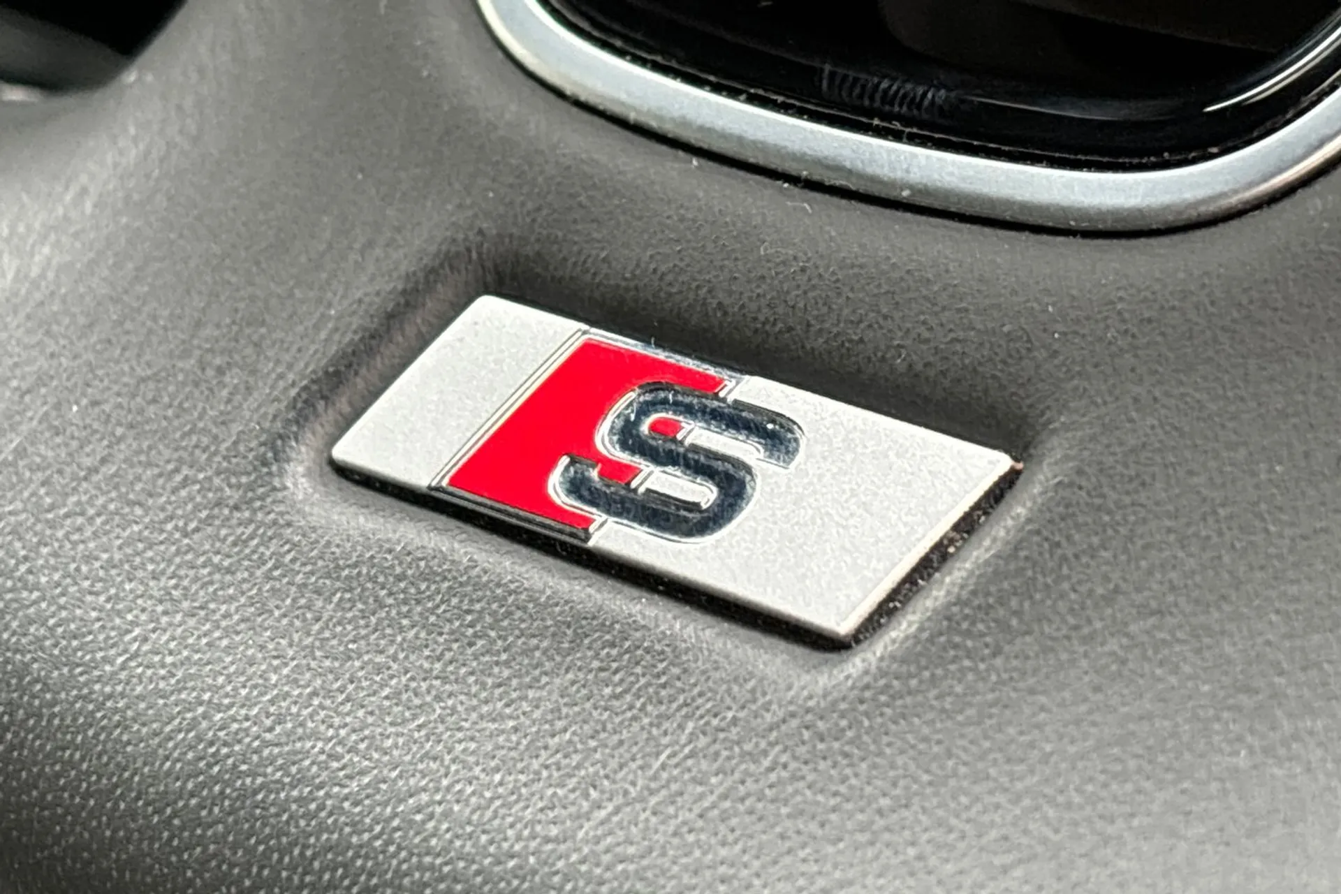 Audi A4 thumbnail image number 48