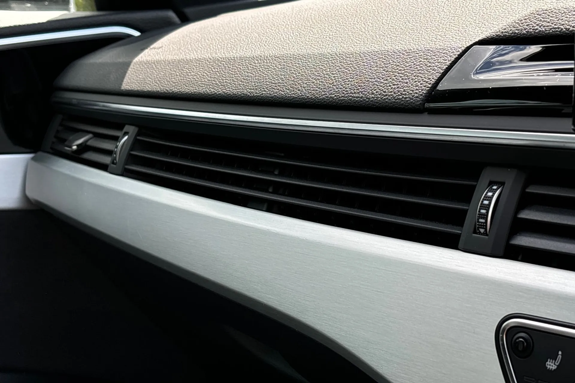 Audi A4 thumbnail image number 46