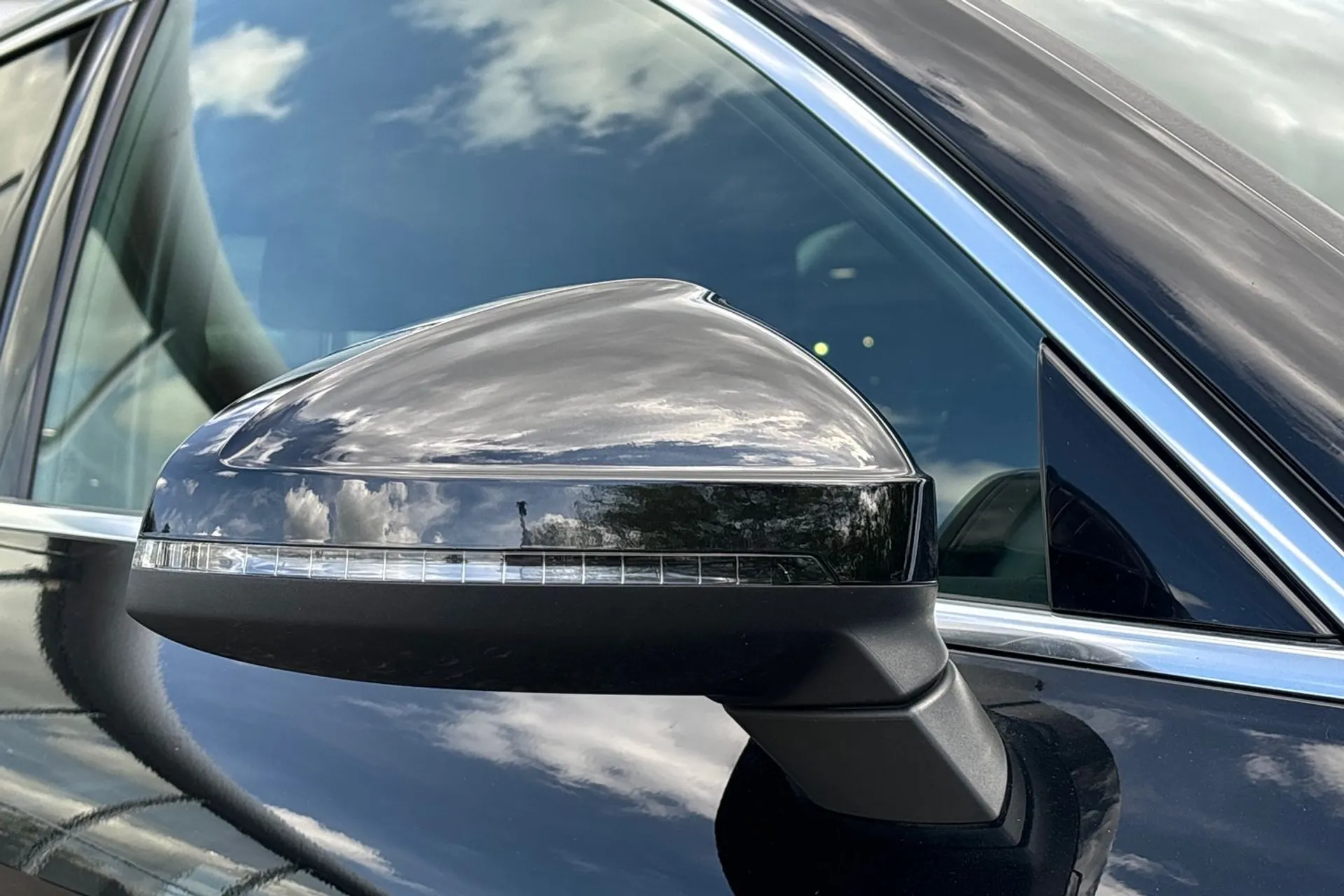 Audi A4 thumbnail image number 52