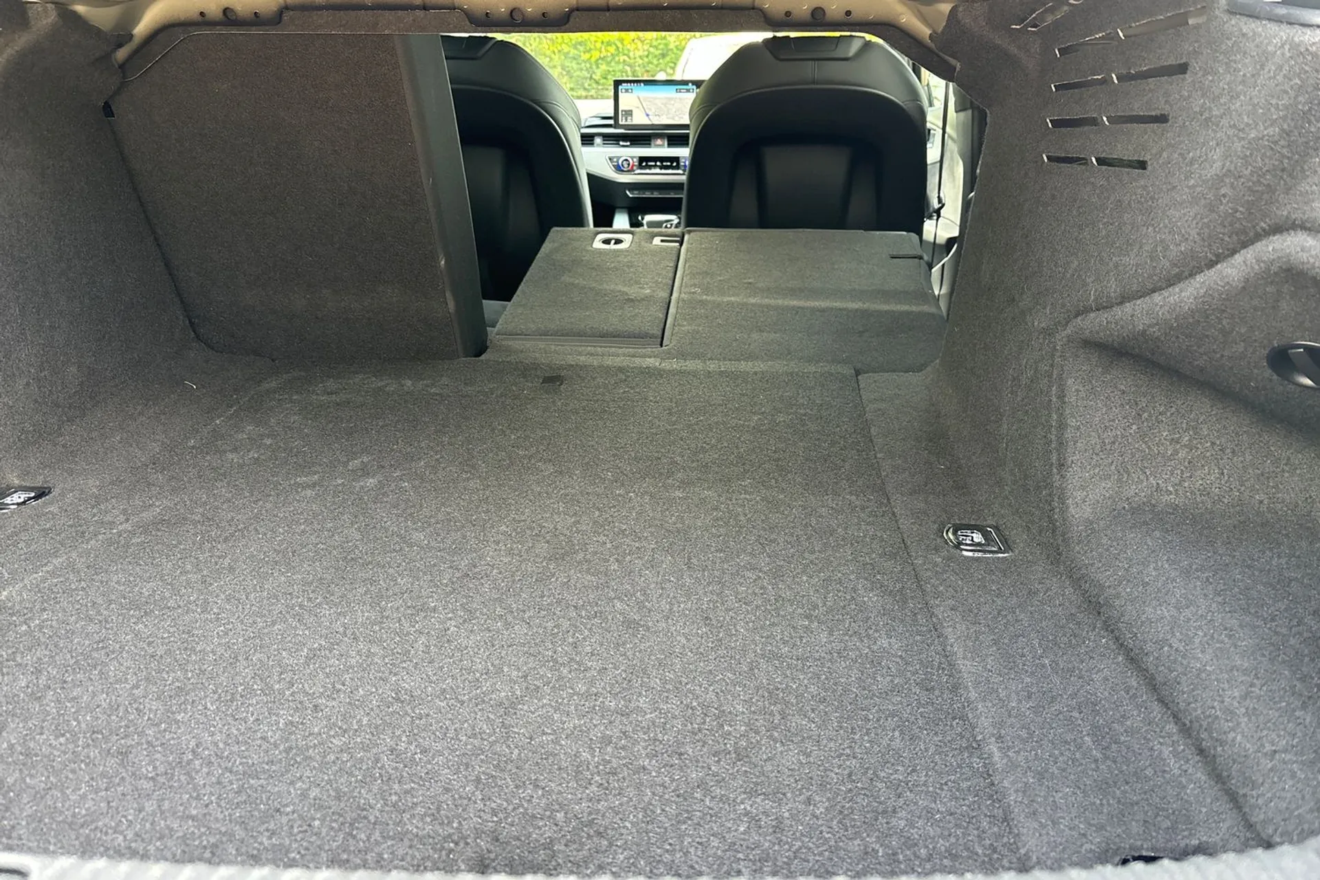 Audi A4 thumbnail image number 21