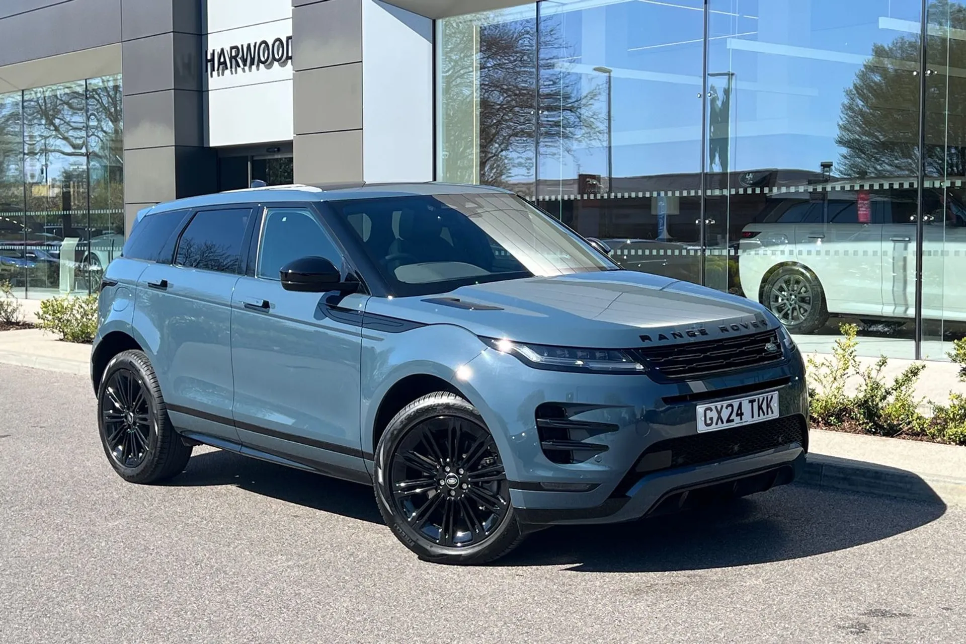 LAND ROVER RANGE ROVER EVOQUE focused image