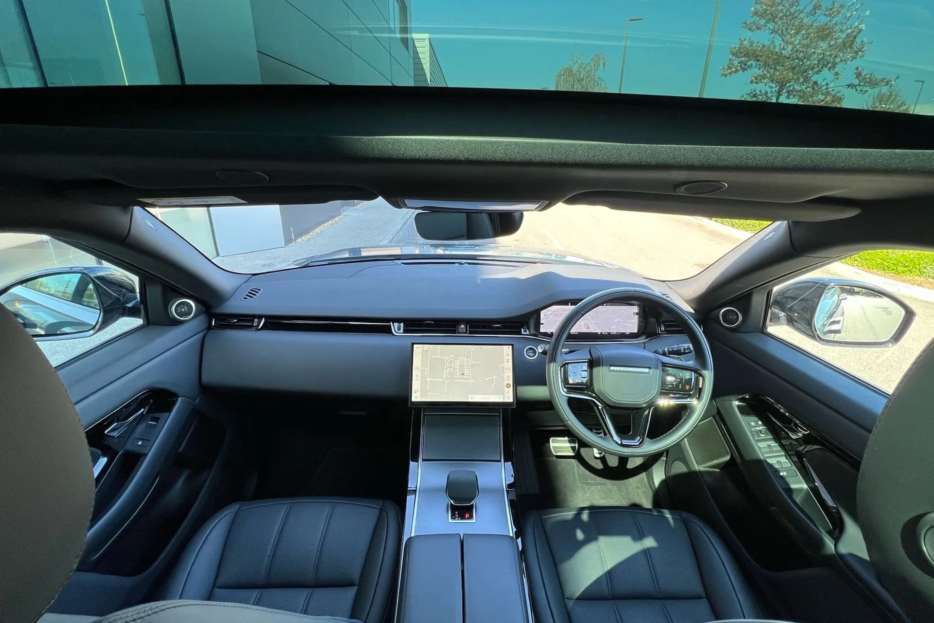 LAND ROVER RANGE ROVER EVOQUE thumbnail image number 3