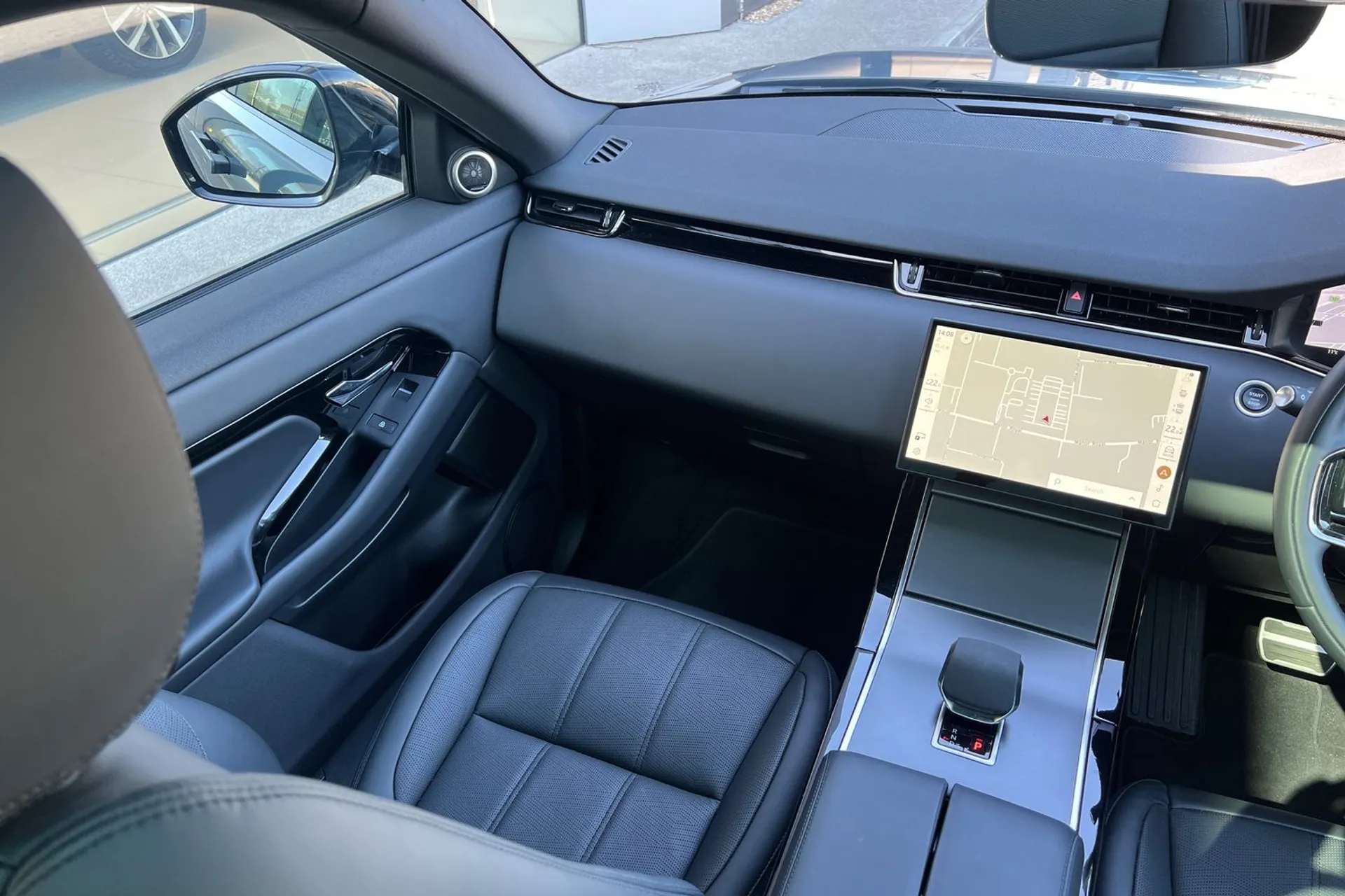 LAND ROVER RANGE ROVER EVOQUE thumbnail image number 23