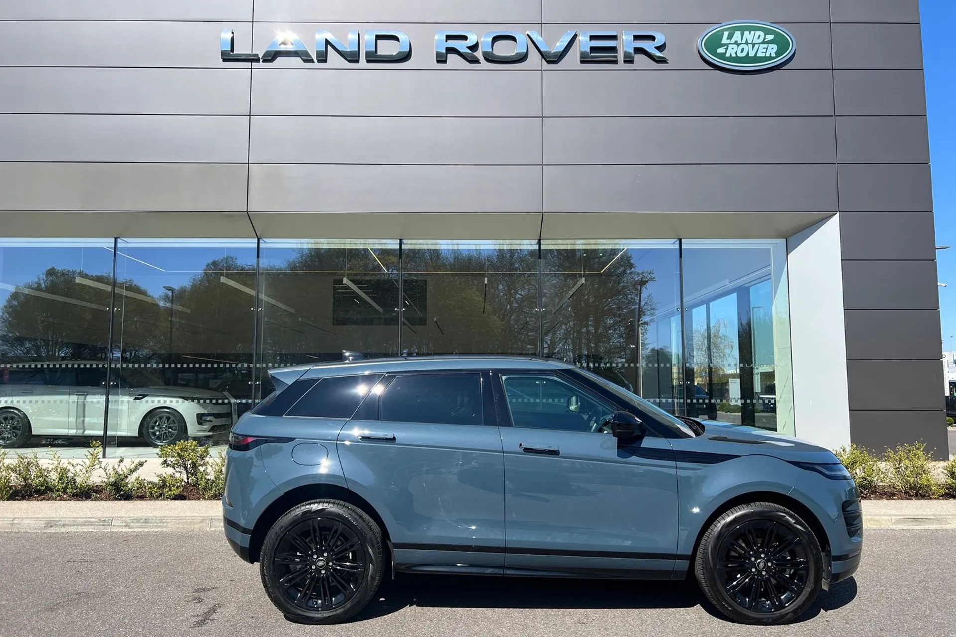 LAND ROVER RANGE ROVER EVOQUE thumbnail image number 2