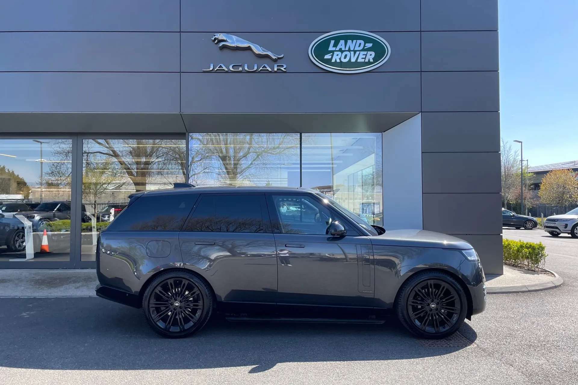 LAND ROVER RANGE ROVER thumbnail image number 2