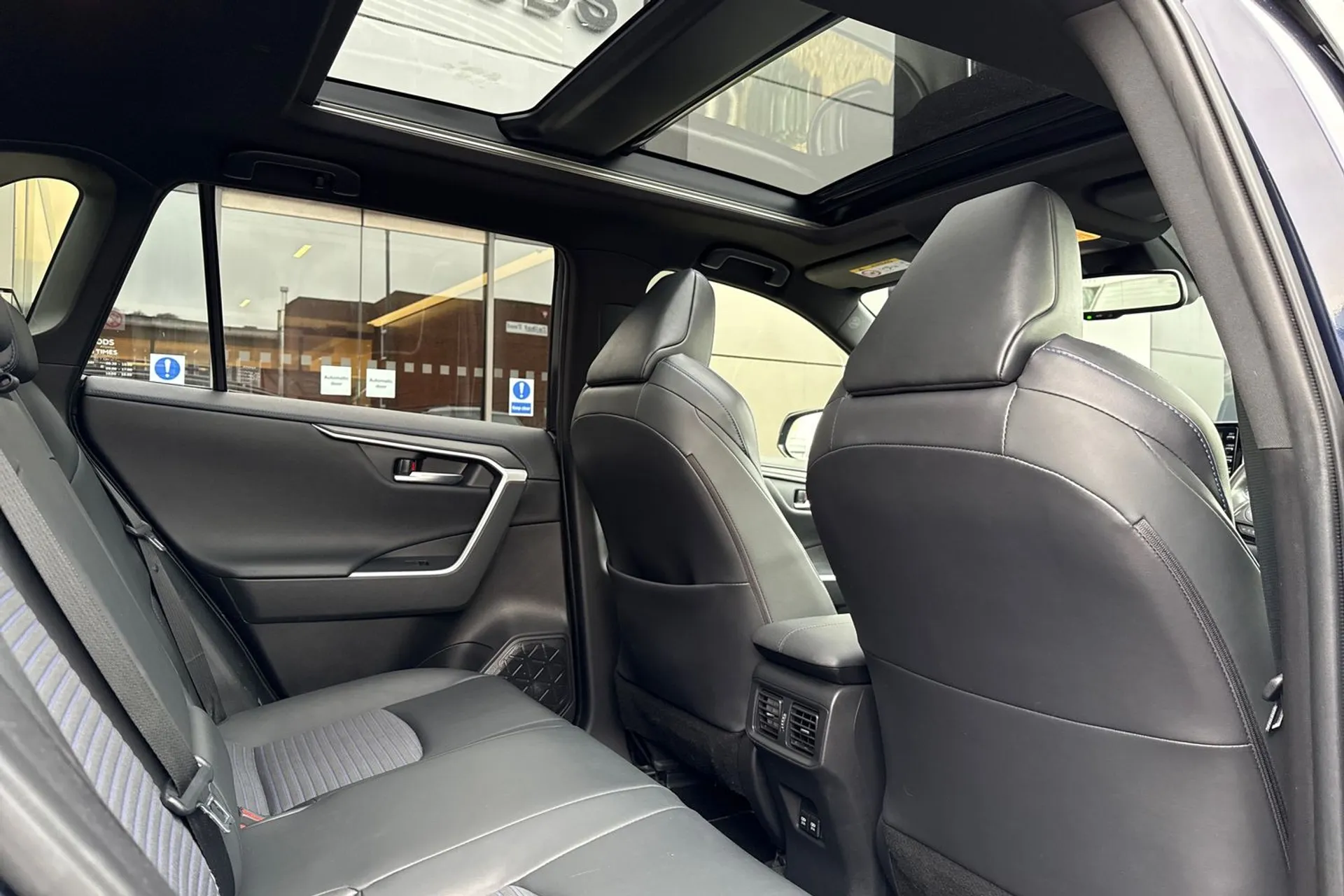 TOYOTA RAV4 thumbnail image number 34