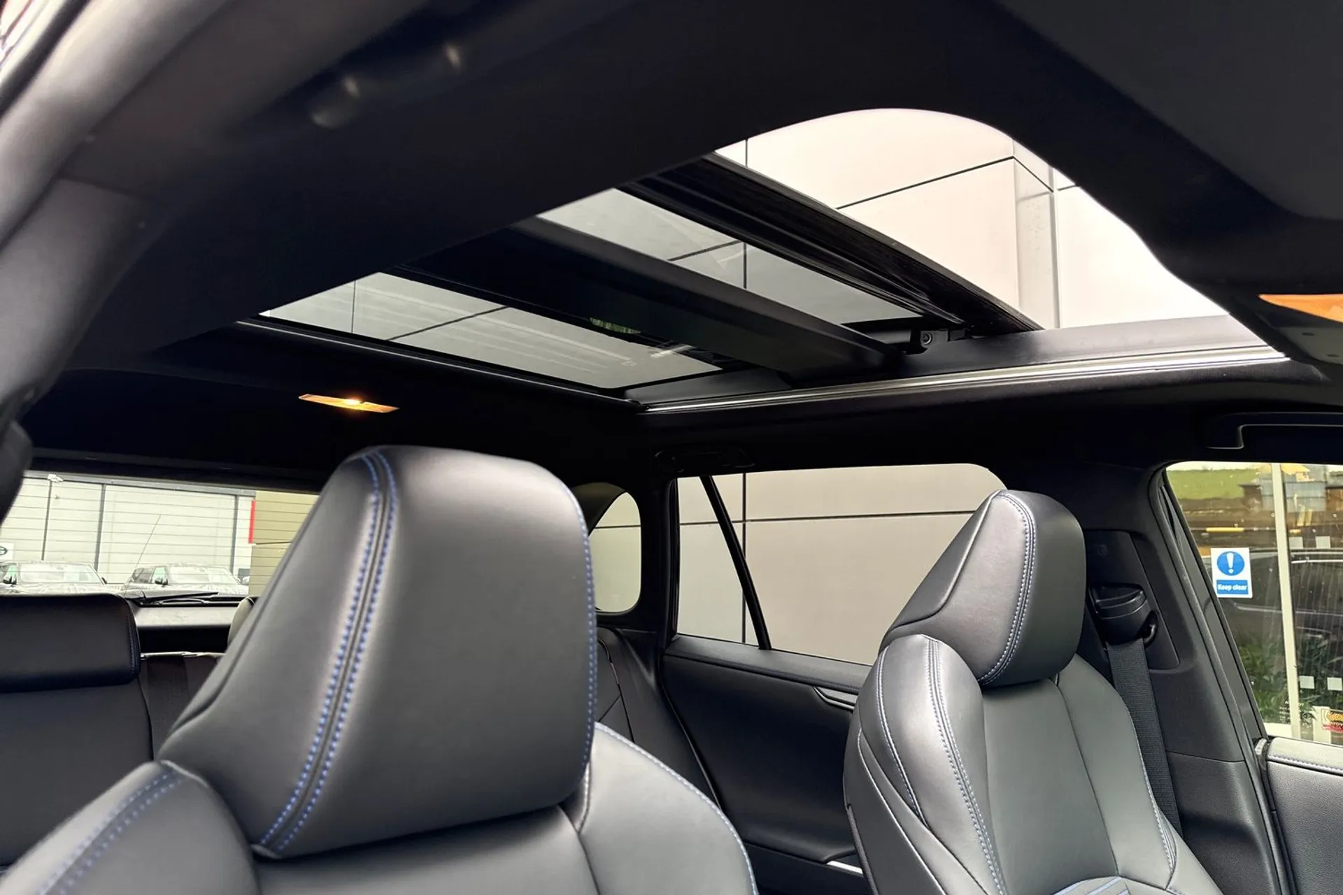 TOYOTA RAV4 thumbnail image number 10