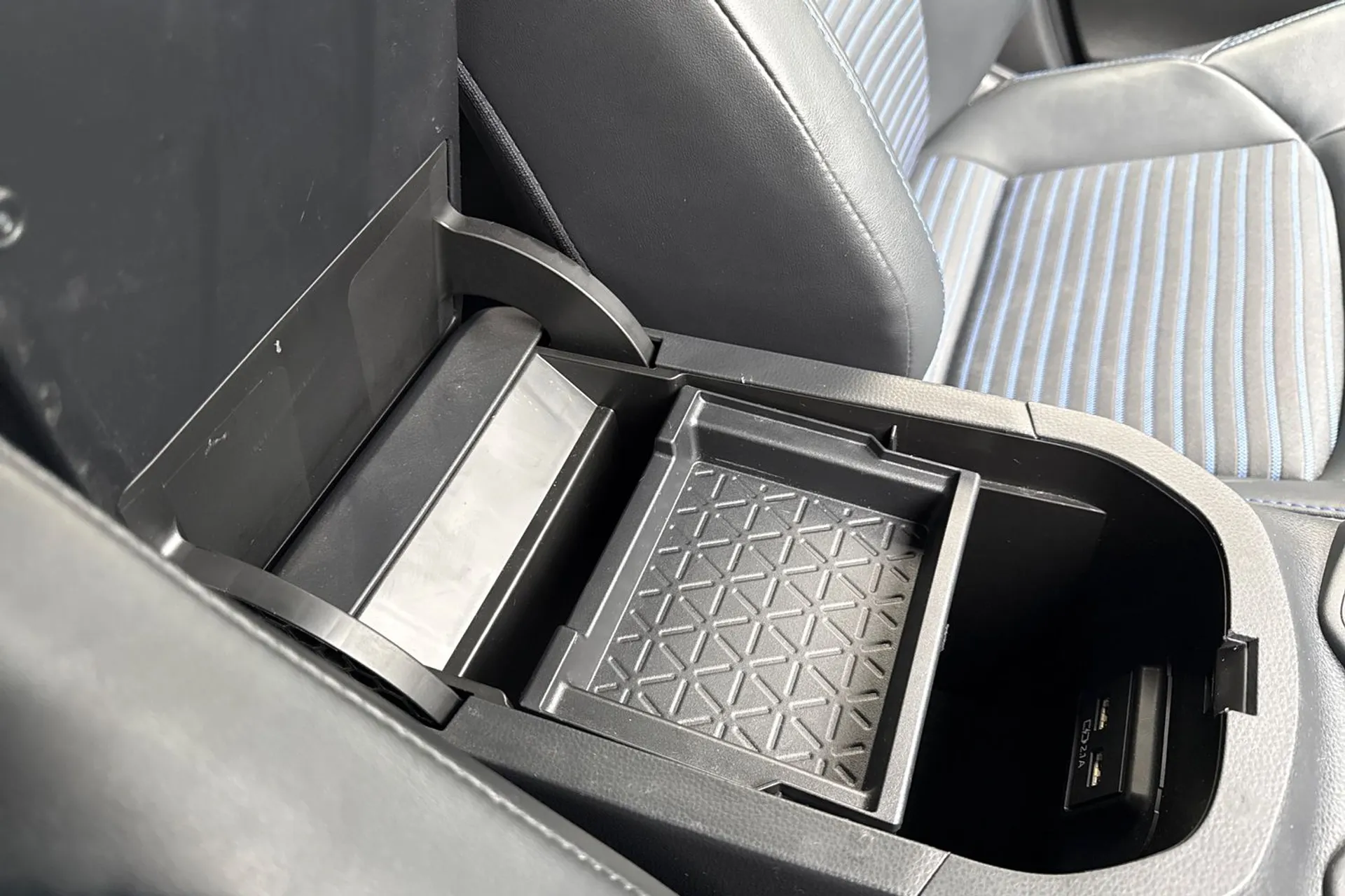 TOYOTA RAV4 thumbnail image number 54