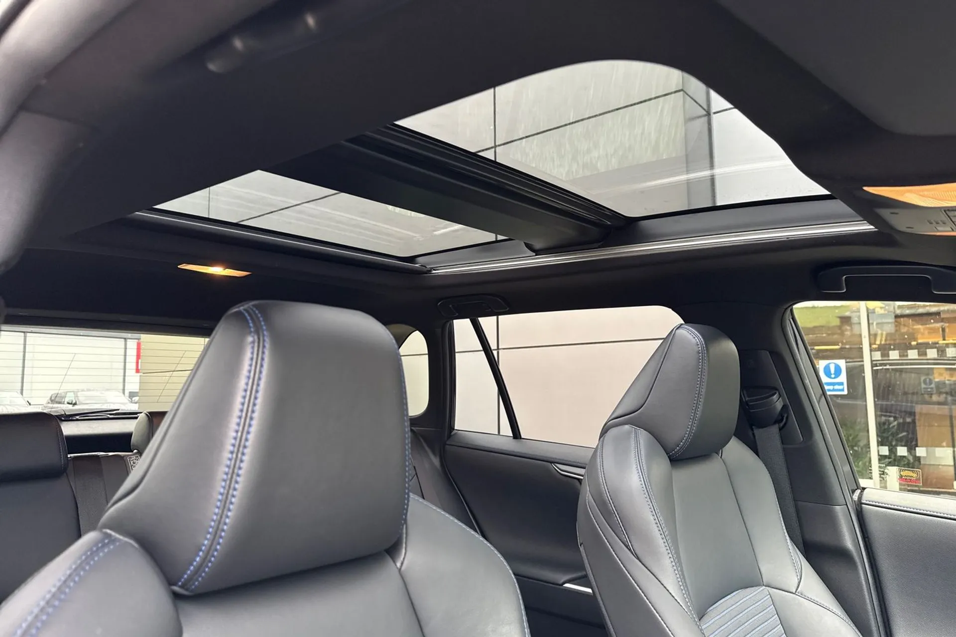 TOYOTA RAV4 thumbnail image number 9