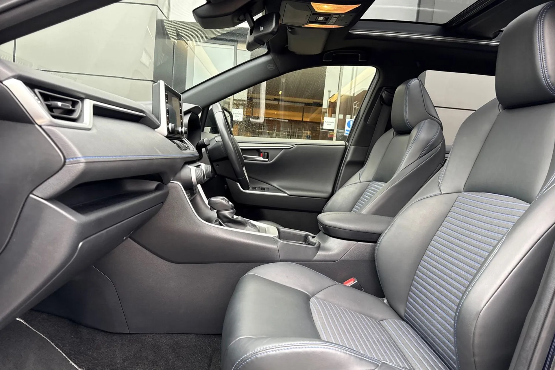 TOYOTA RAV4 thumbnail image number 37