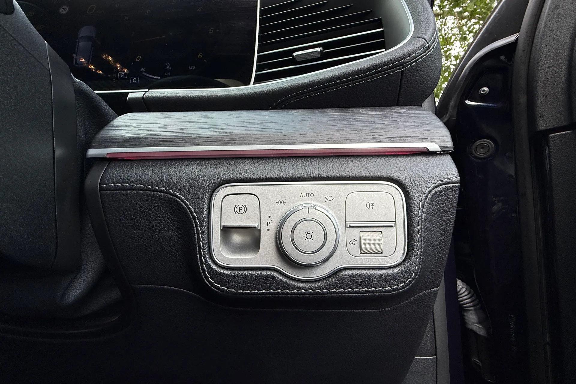 MERCEDES-BENZ GLE thumbnail image number 51