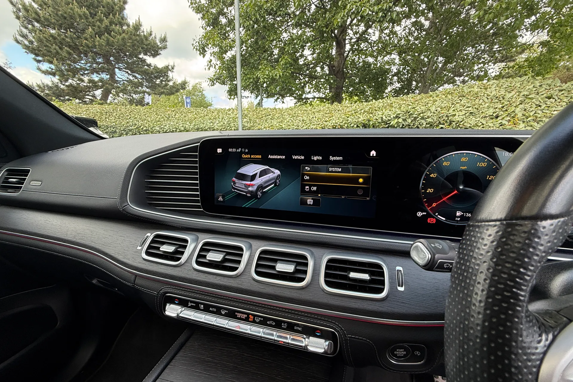 MERCEDES-BENZ GLE thumbnail image number 22