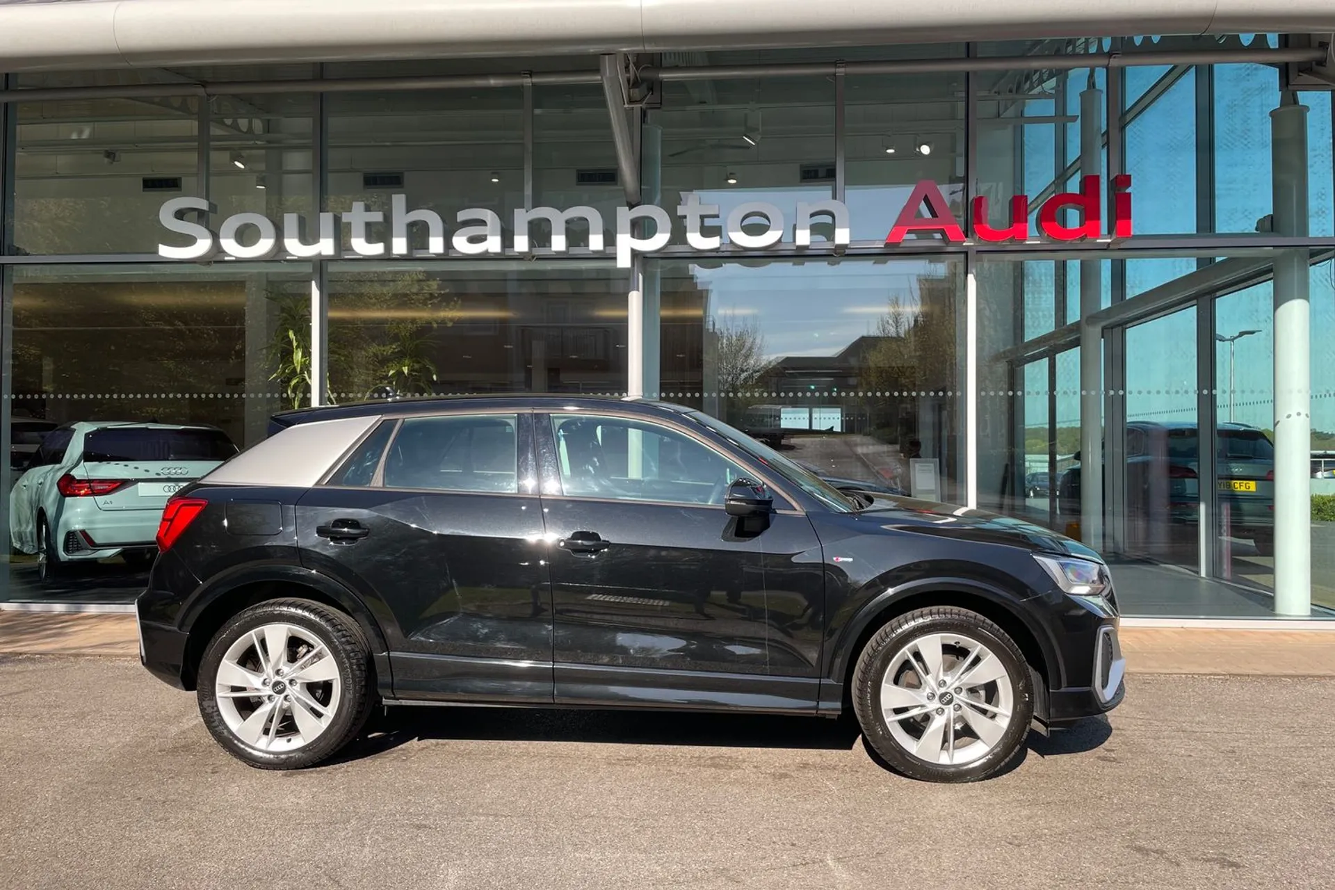 Audi Q2 thumbnail image number 2
