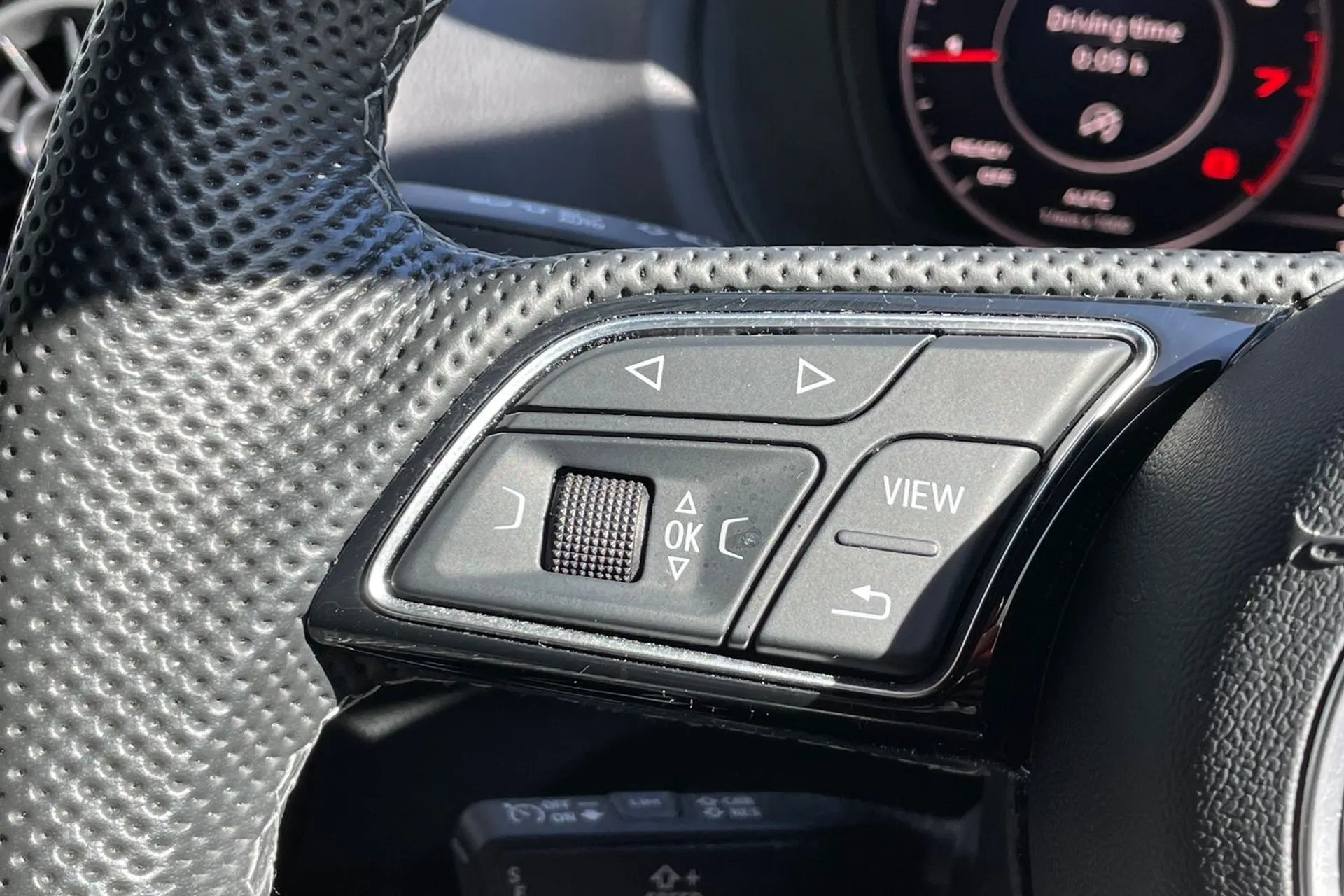Audi Q2 thumbnail image number 35