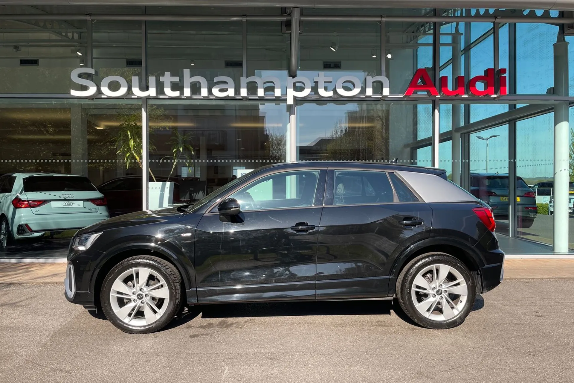 Audi Q2 thumbnail image number 8