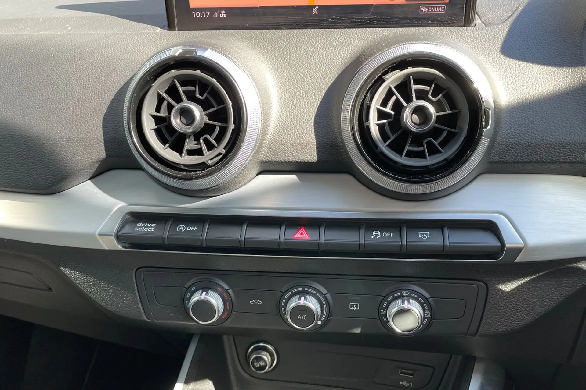 Audi Q2 thumbnail image number 38