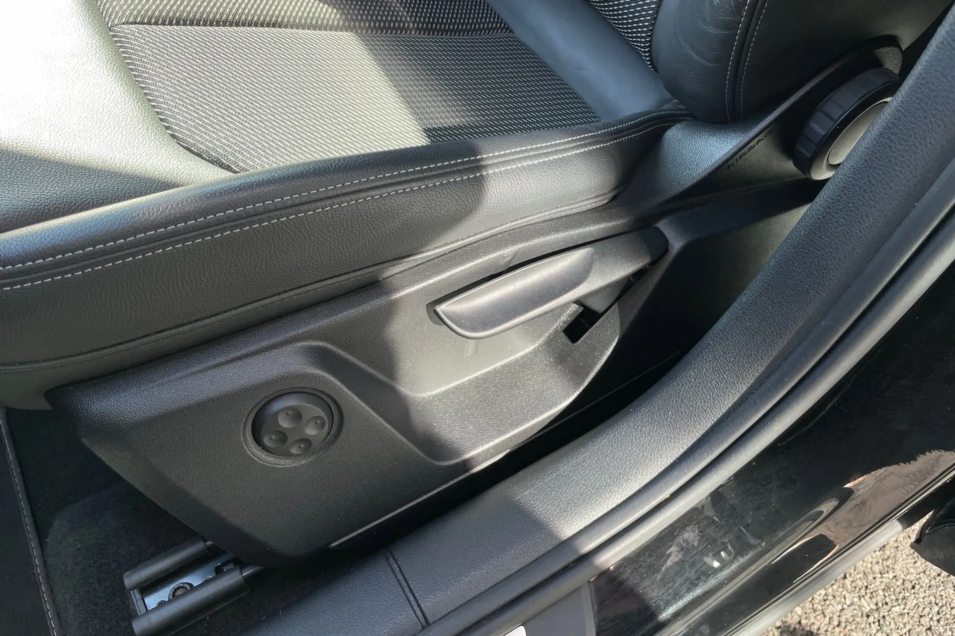 Audi Q2 thumbnail image number 28