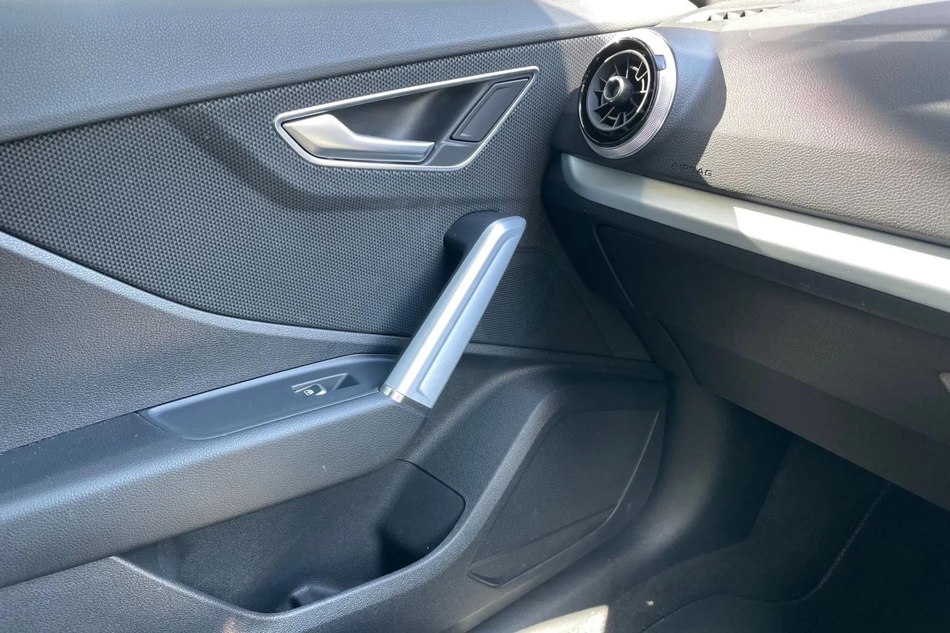 Audi Q2 thumbnail image number 39