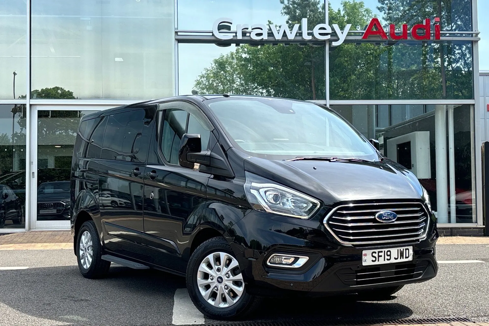 FORD TOURNEO CUSTOM focused image