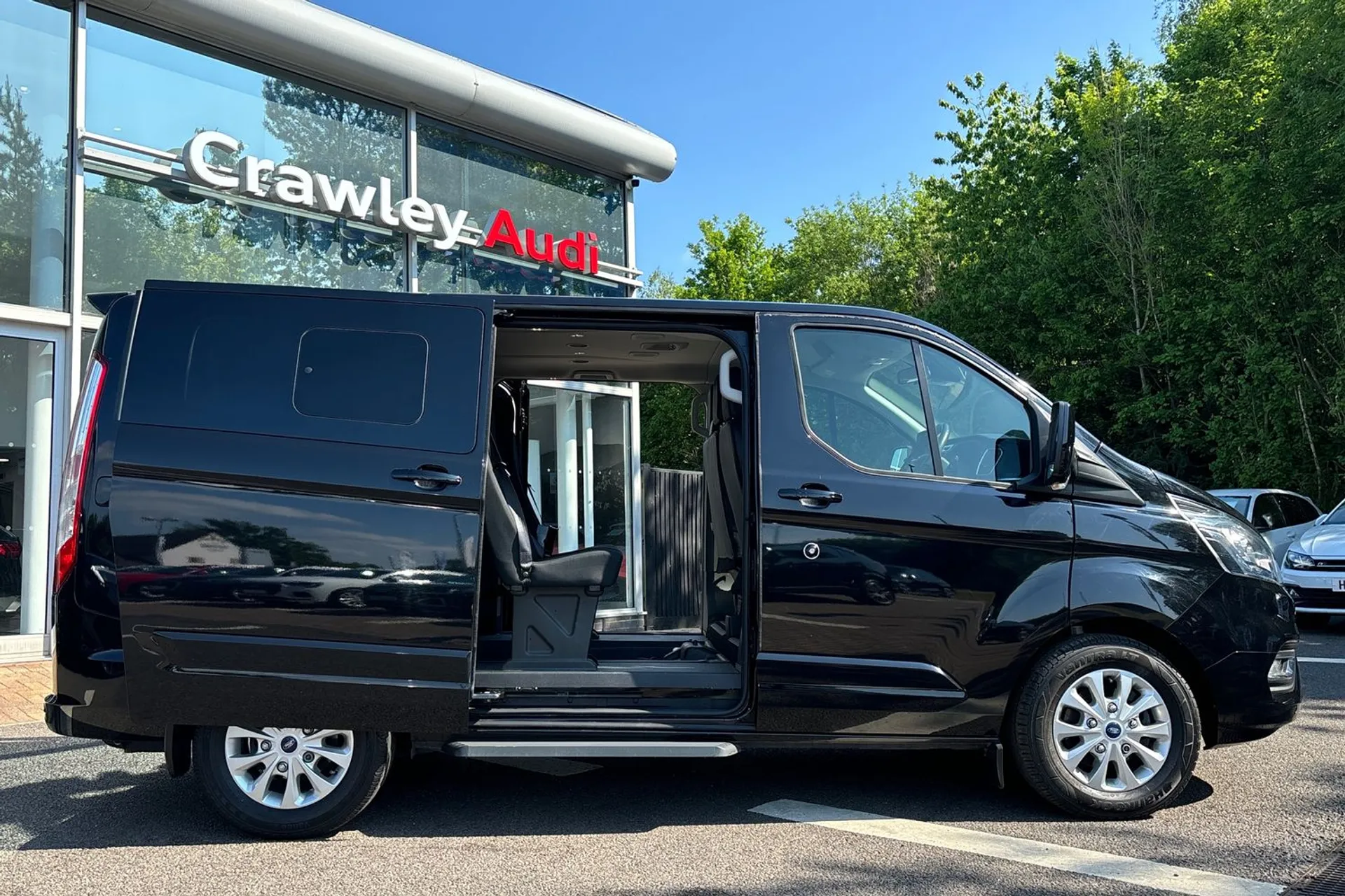 FORD TOURNEO CUSTOM thumbnail image number 2