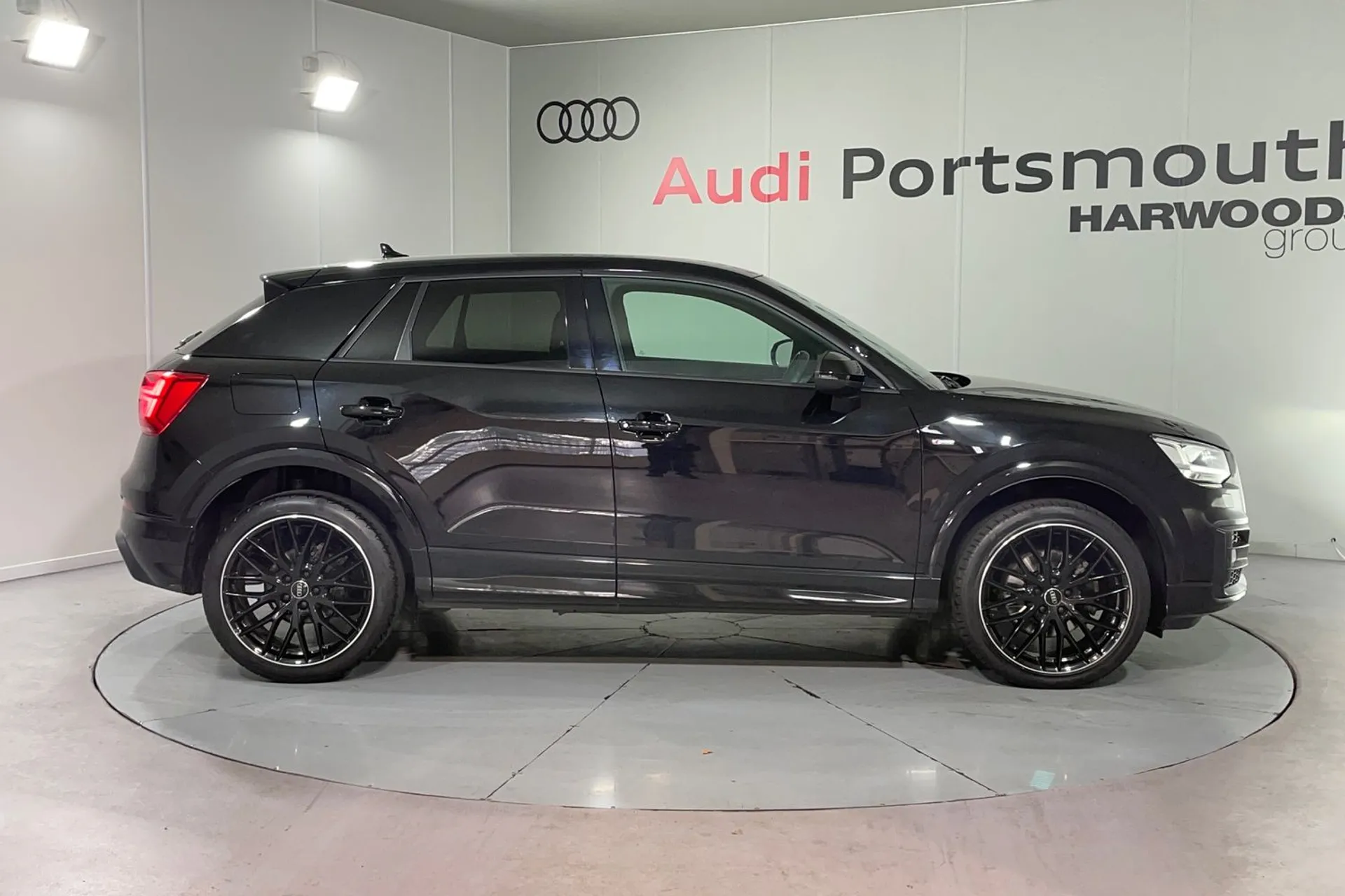 Audi Q2 thumbnail image number 2