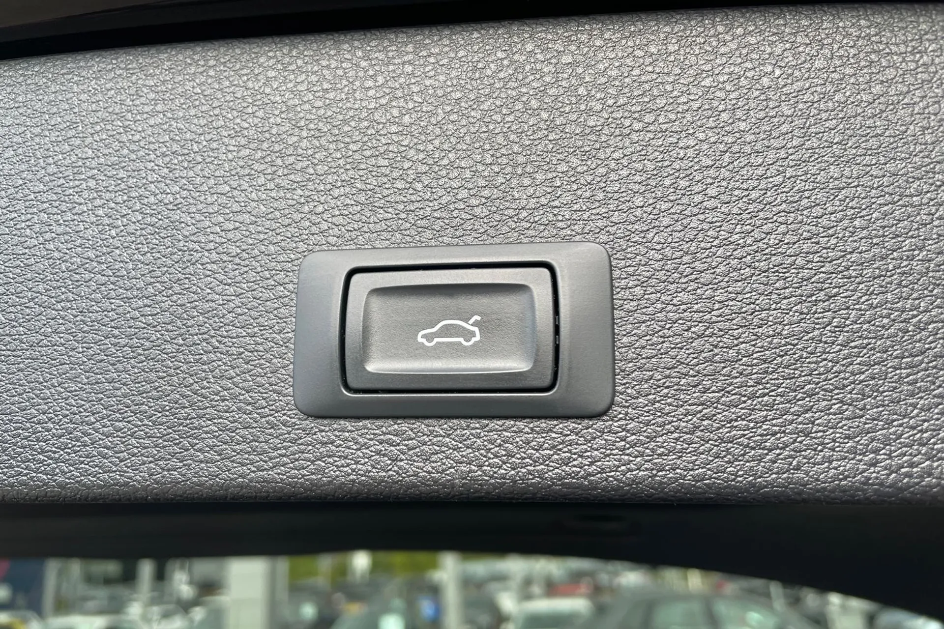 Audi Q2 thumbnail image number 18