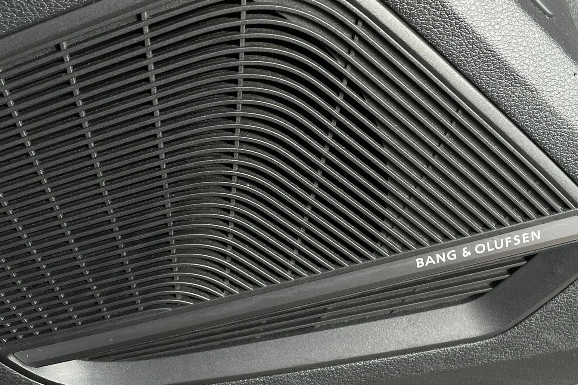 Audi Q2 thumbnail image number 16