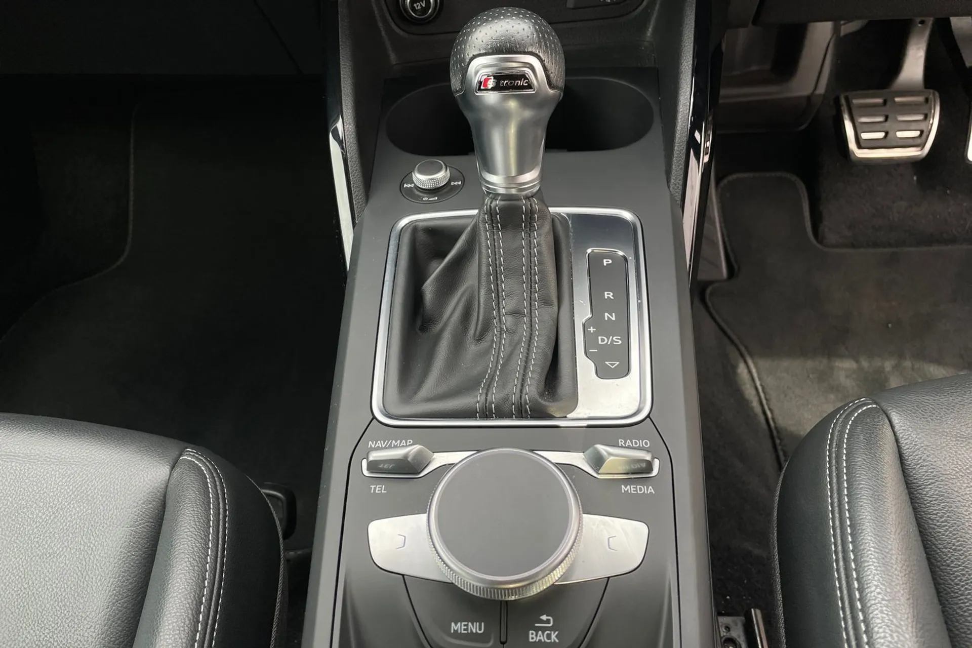 Audi Q2 thumbnail image number 40