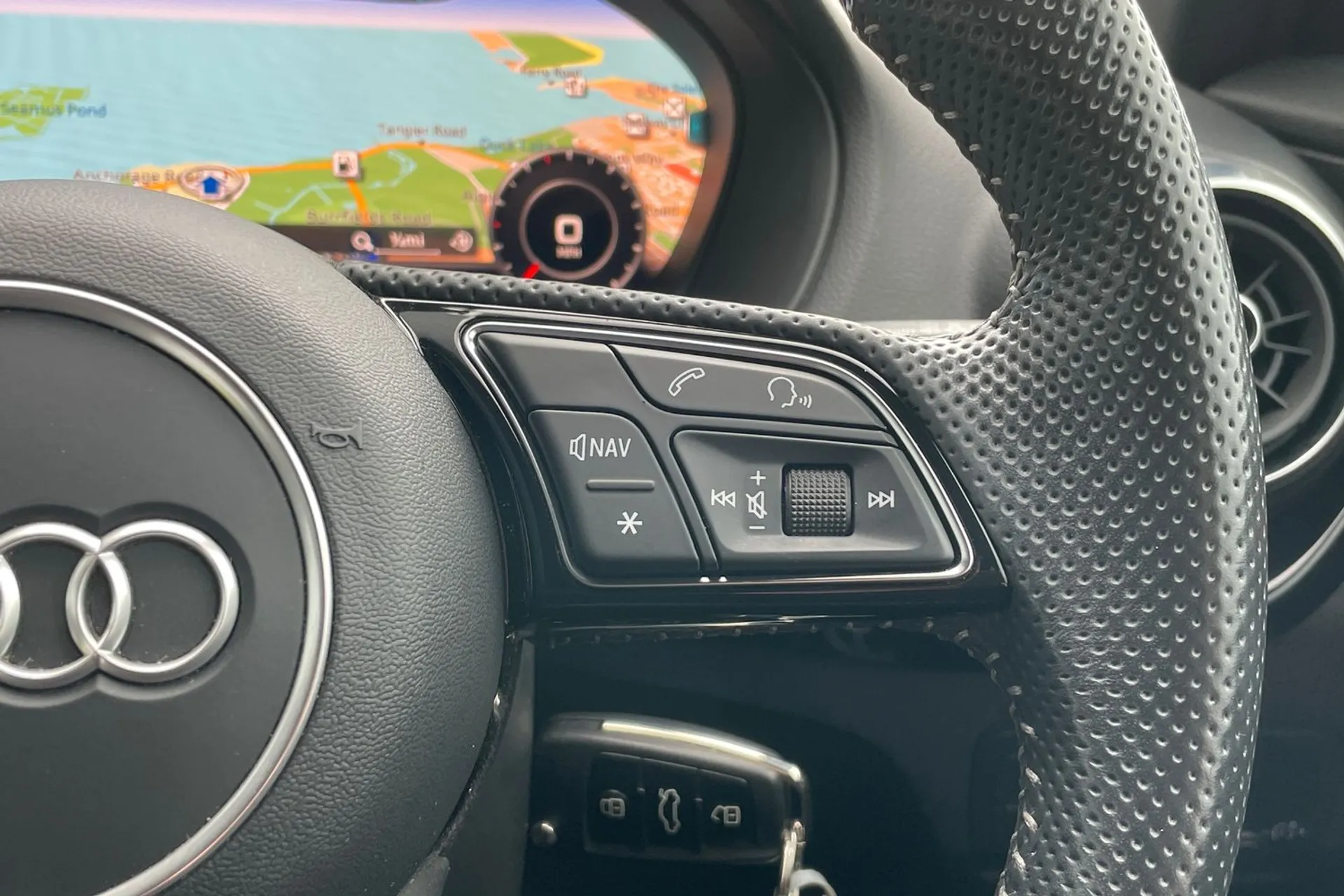 Audi Q2 thumbnail image number 42