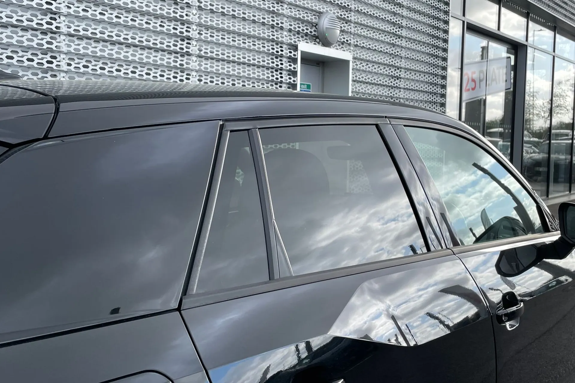 Audi Q2 thumbnail image number 12